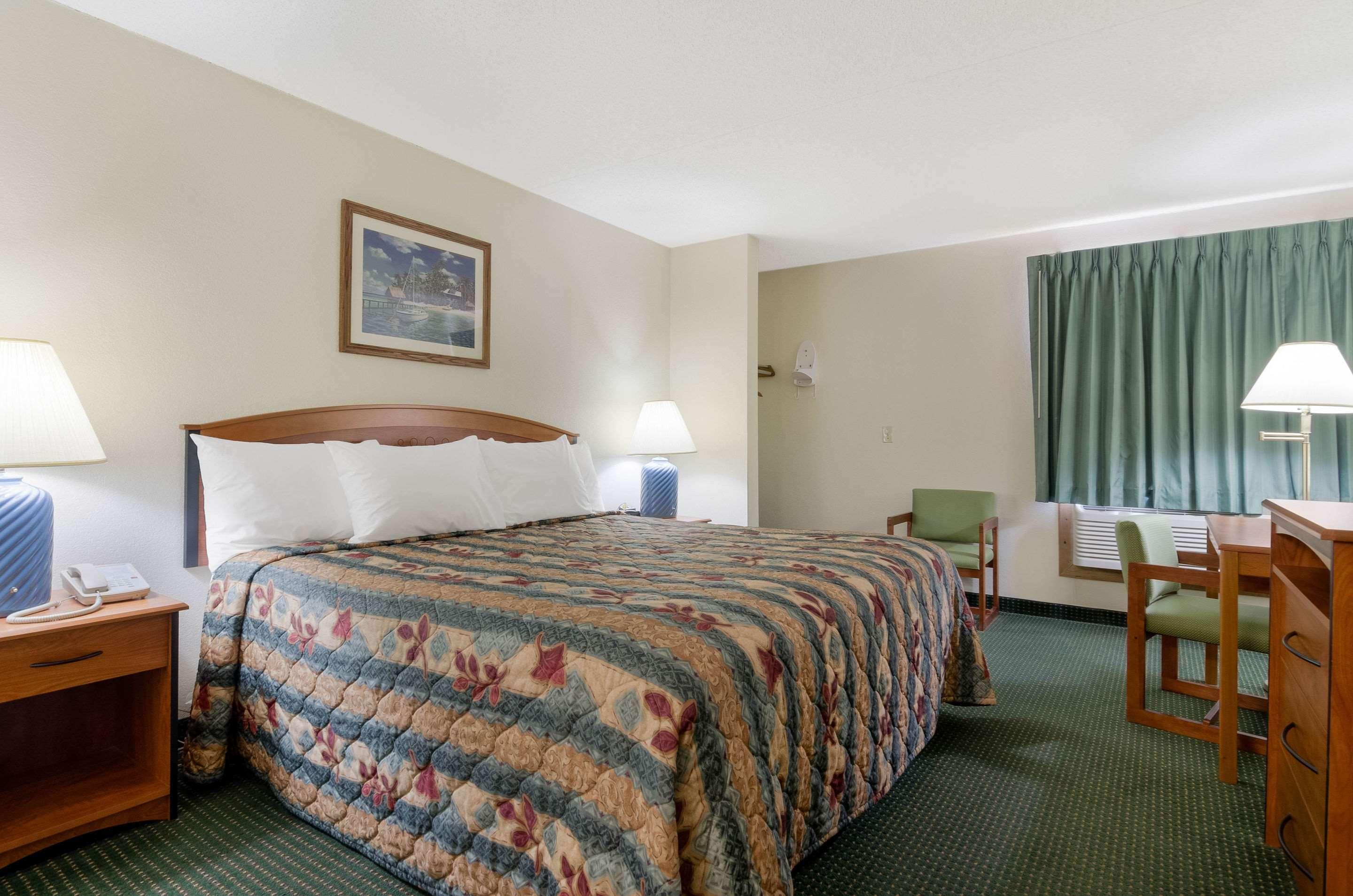 Econo Lodge Emporia — photo 4