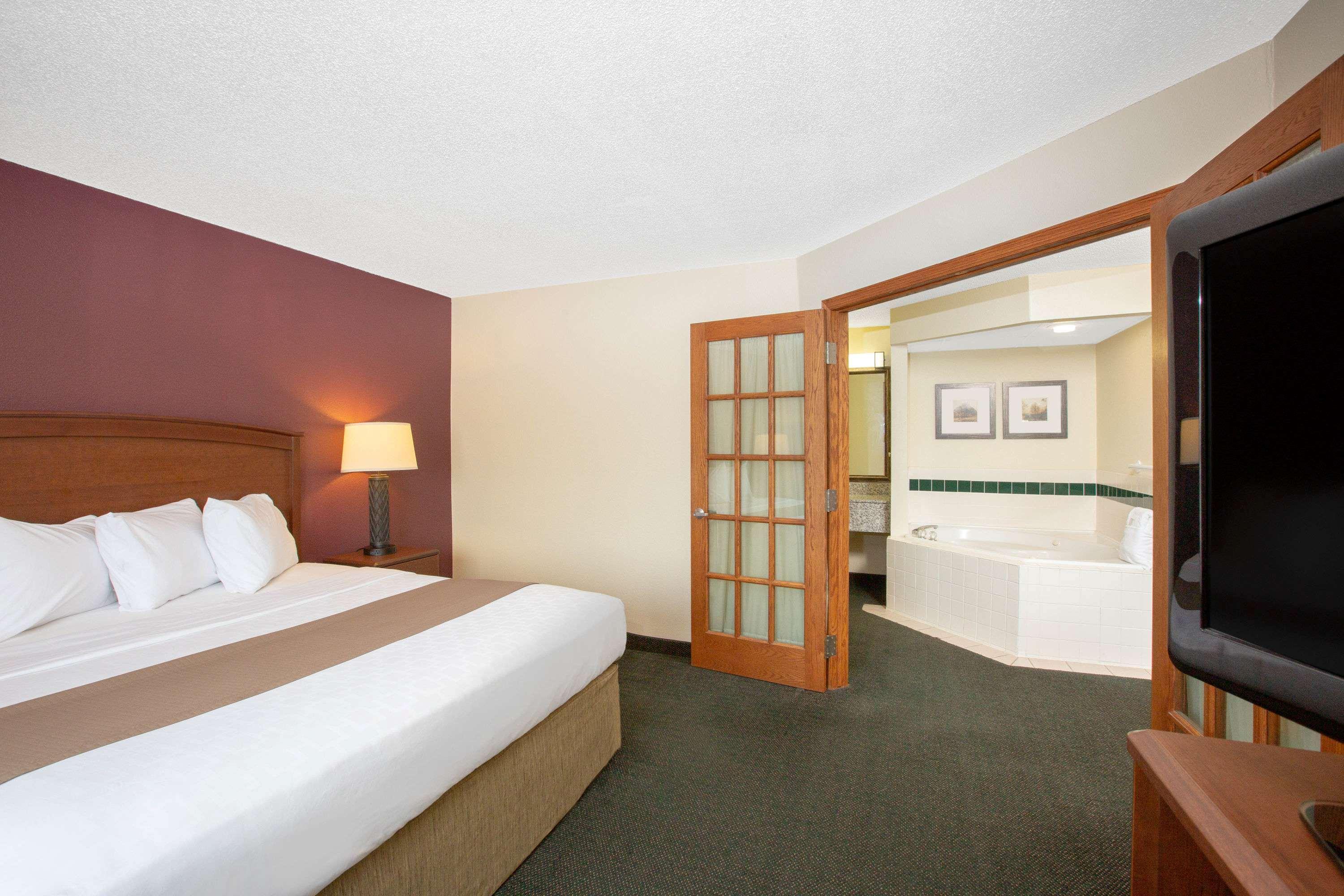AmericInn Lodge & Suites Kearney — photo 4