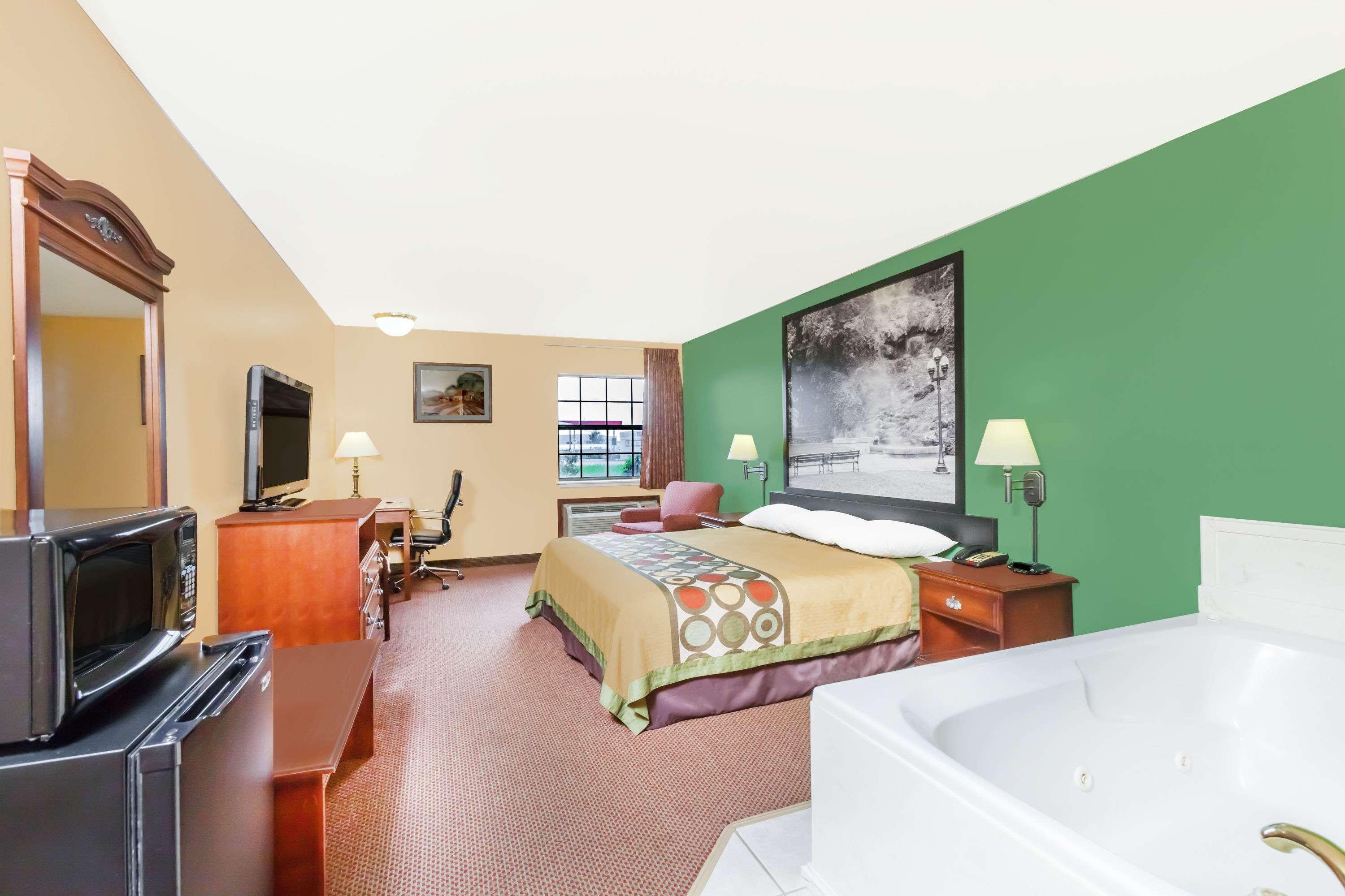 Super 8 by Wyndham Searcy AR — photo 4
