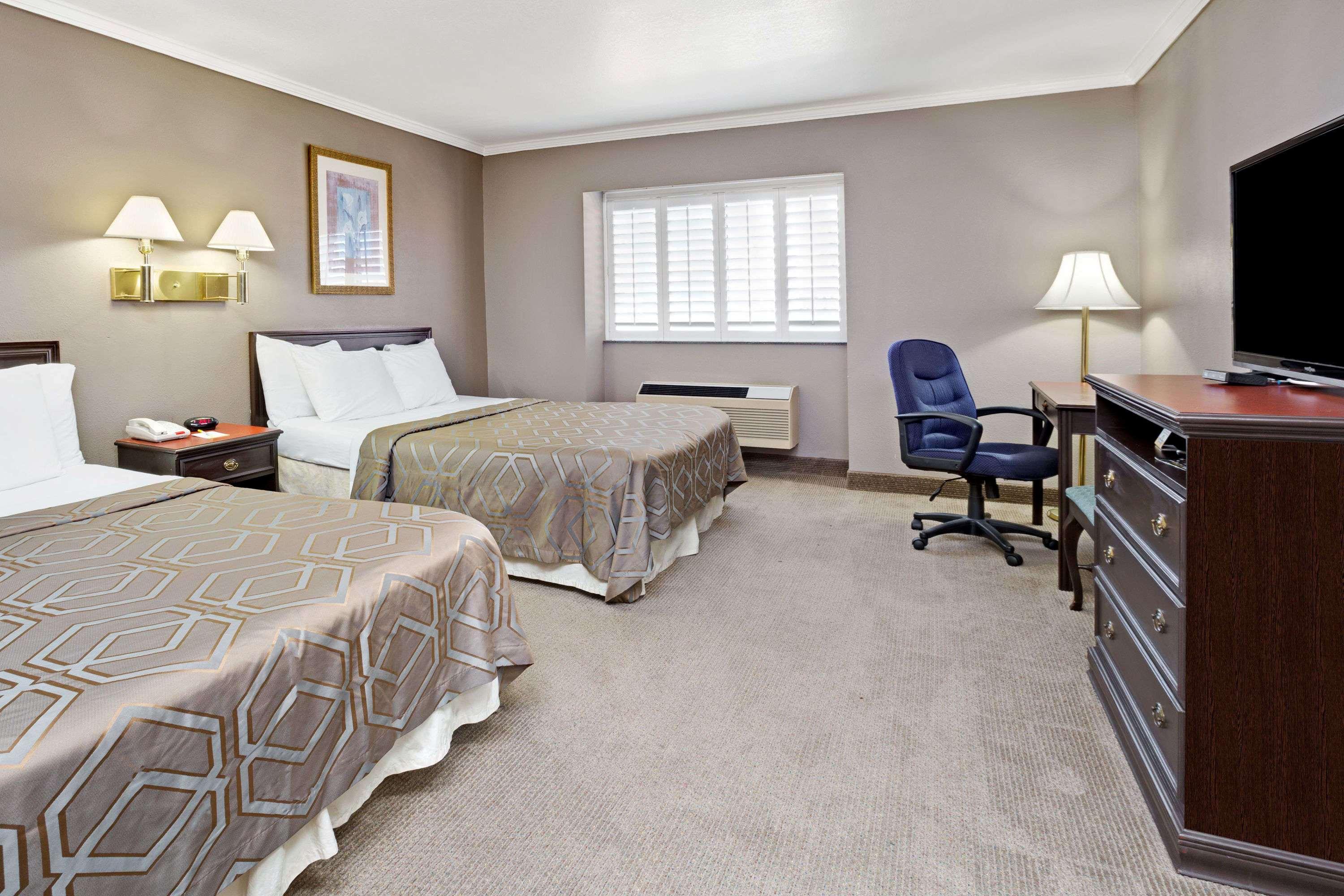 Days Inn by Wyndham West Covina — photo 5