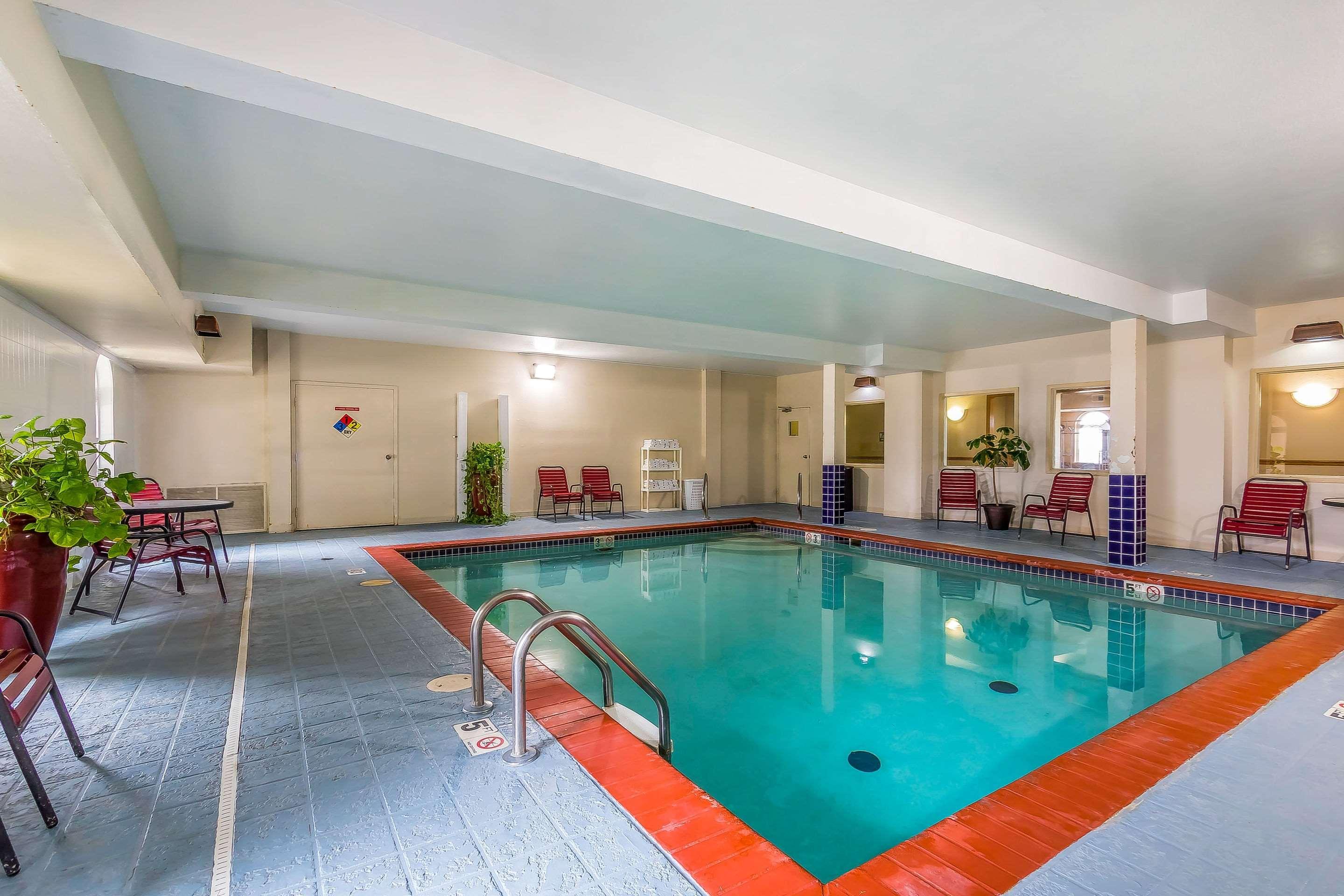 Quality Inn & Suites Chesterfield Village — photo 4