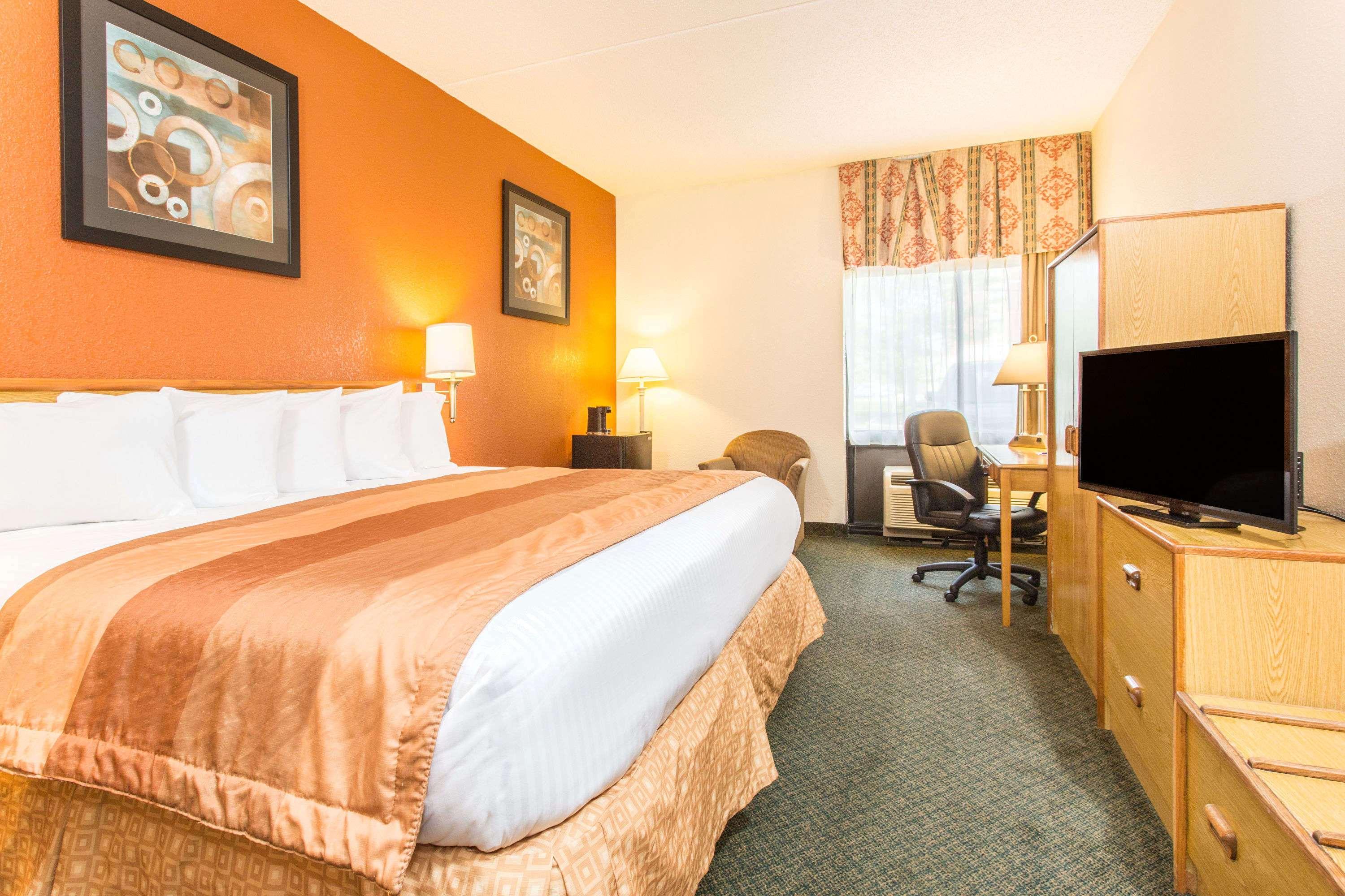 Baymont Inn & Suites Cincinnati — photo 4