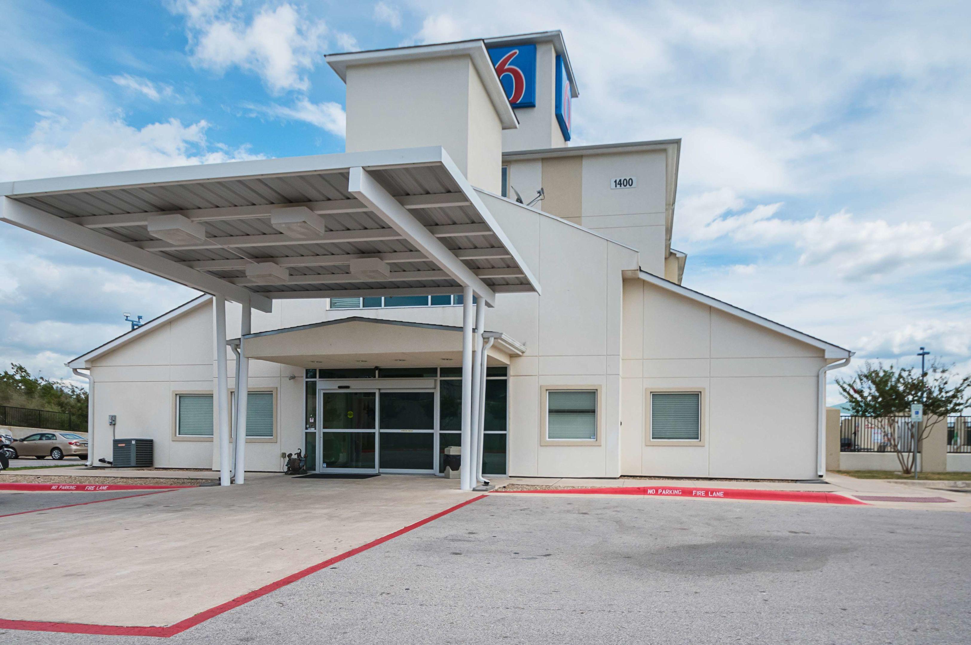 Motel 6 Marble Falls — photo 5