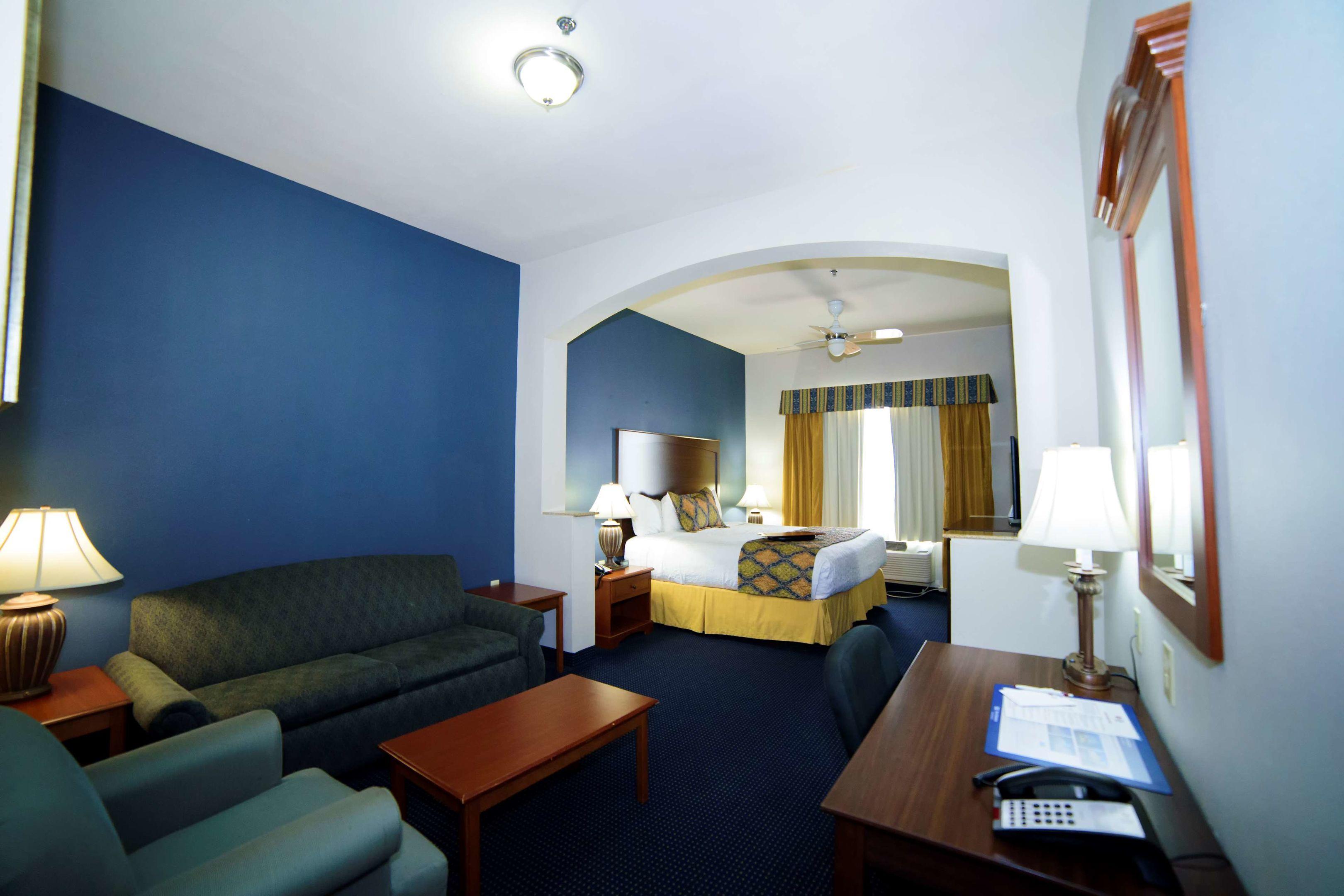Best Western Plus Lake Dallas Inn & Suites — photo 5