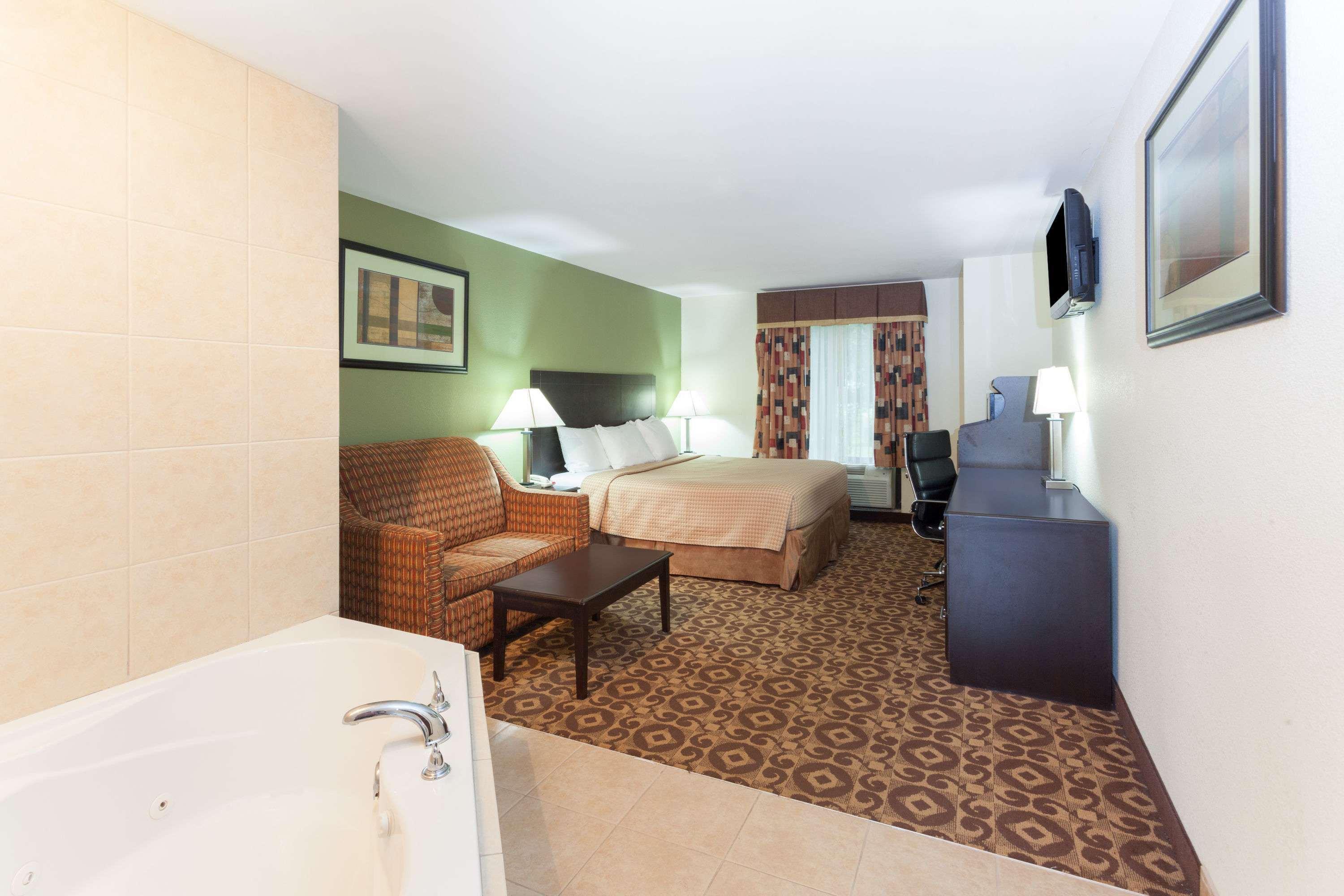 Super 8 by Wyndham Decatur/Dntn/Atlanta Area — photo 4