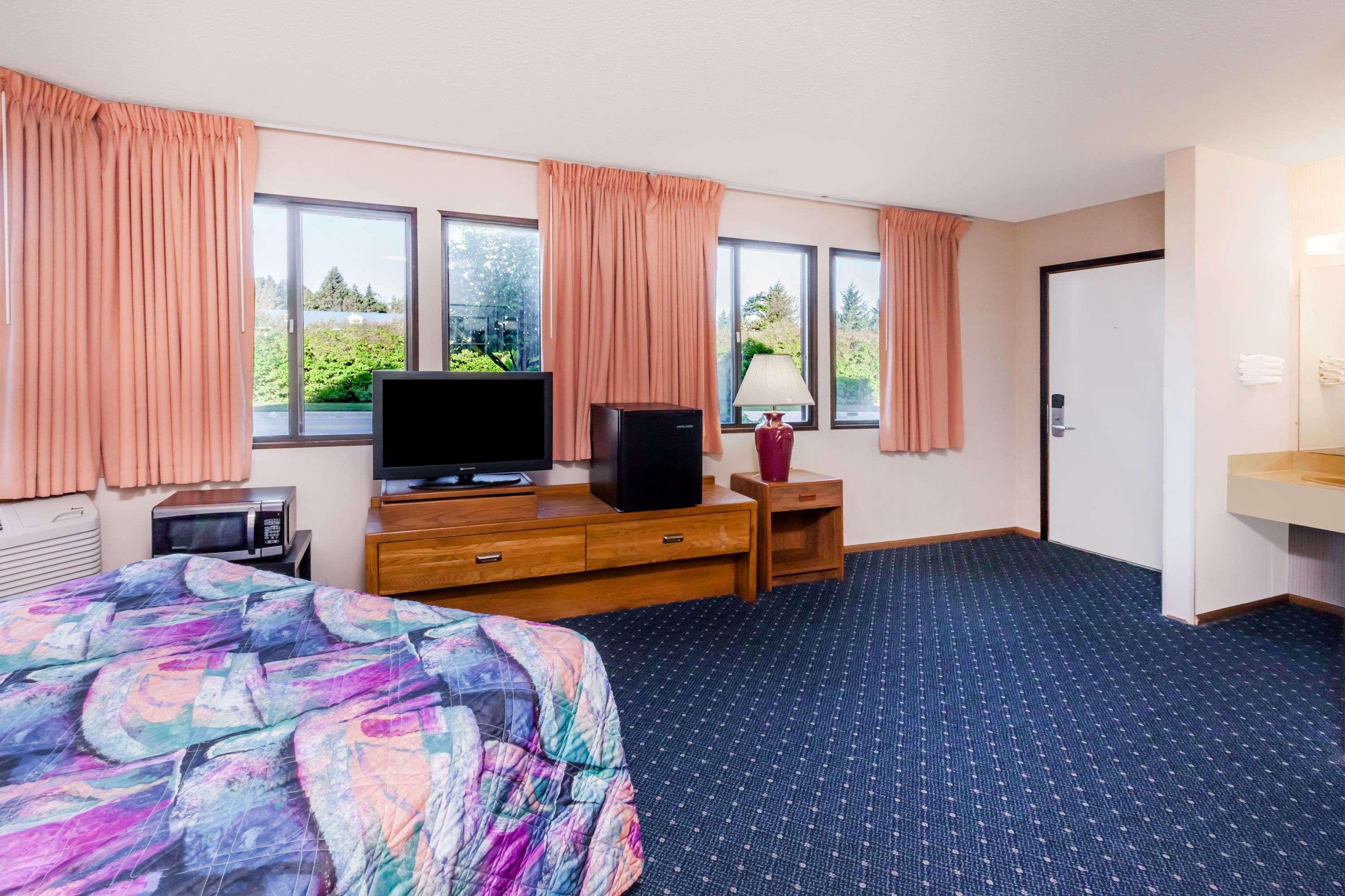 Knights Inn Mackinaw City — photo 4