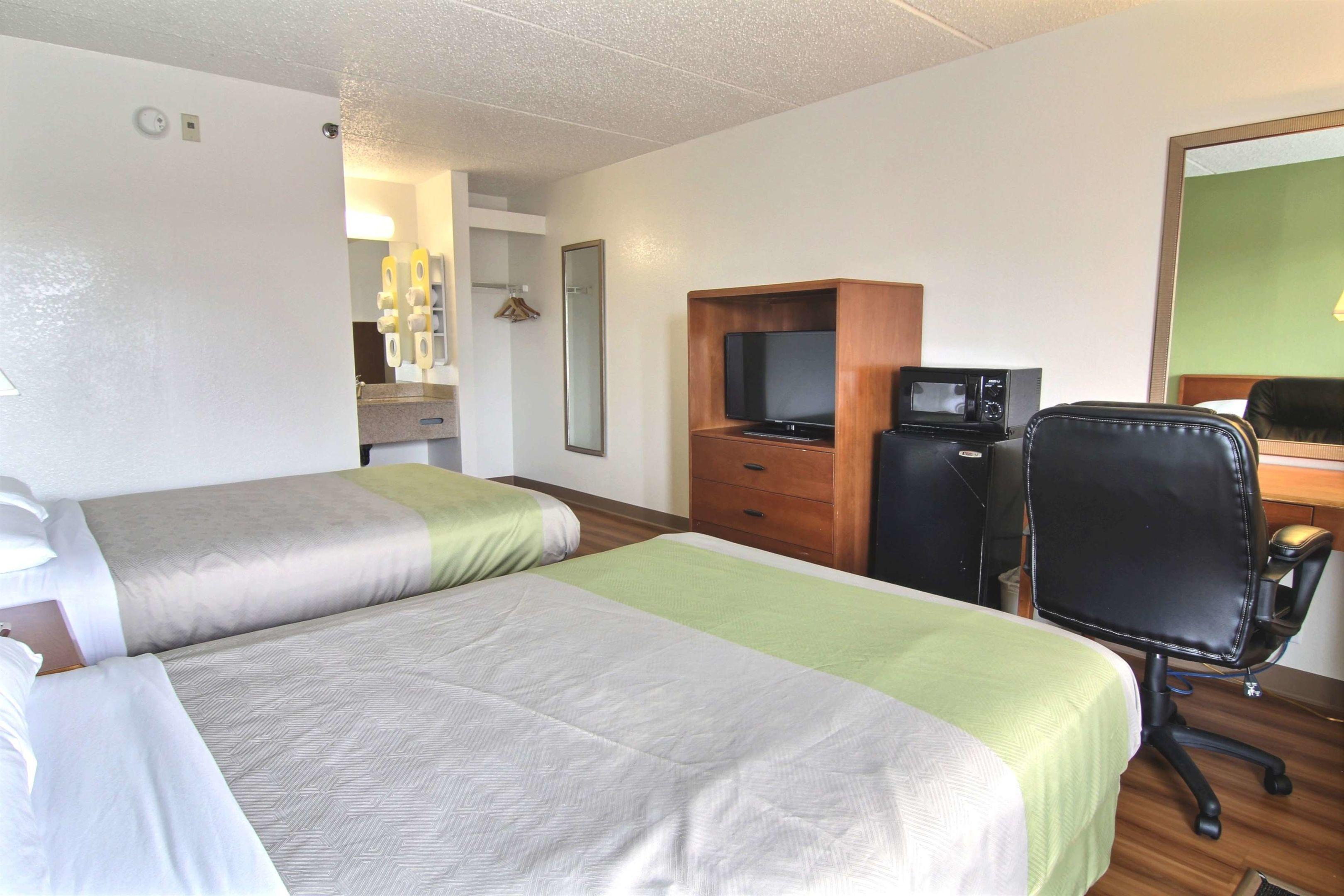 Motel 6 Cleveland - Willoughby — photo 4