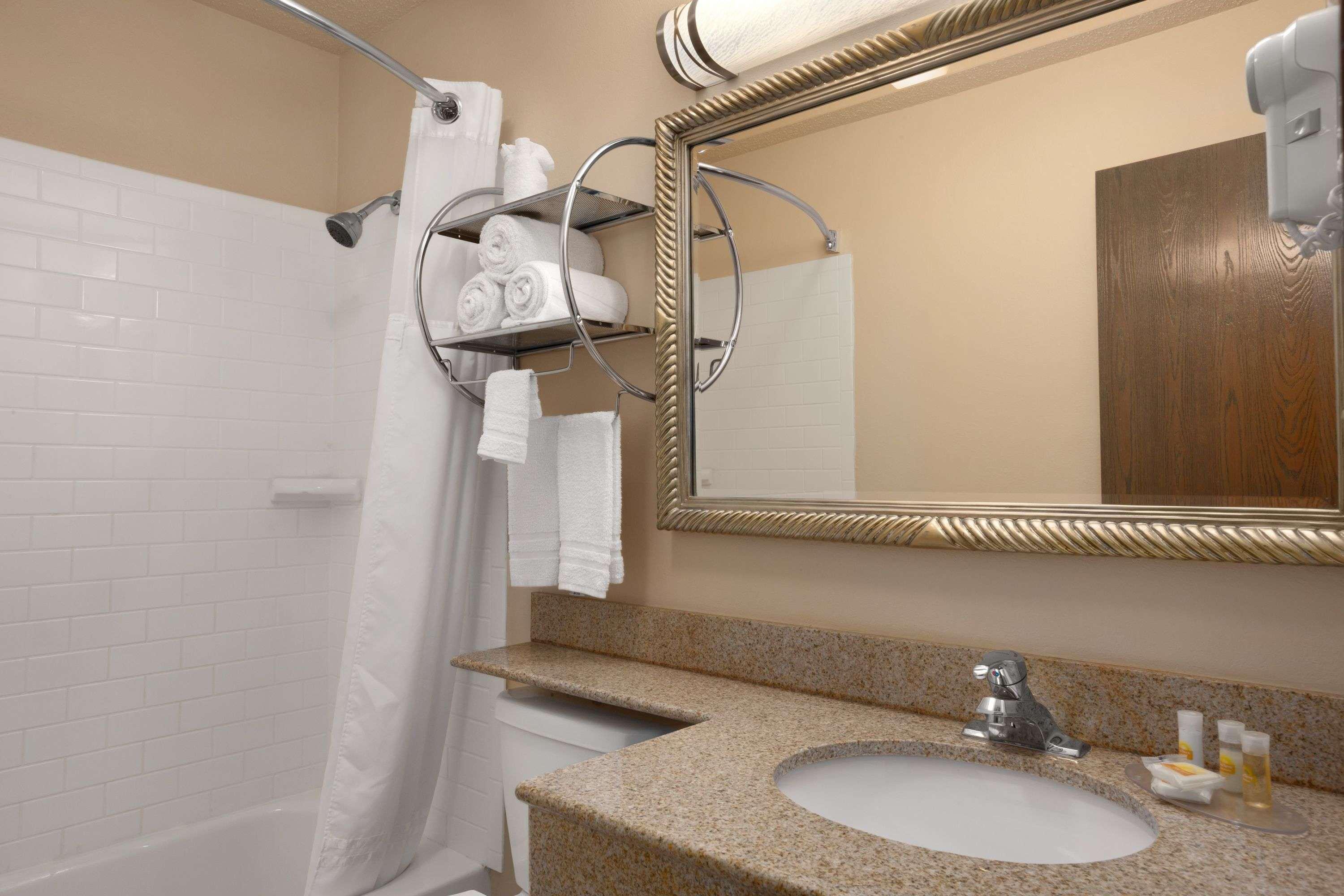 Days Inn by Wyndham Keene NH — photo 5