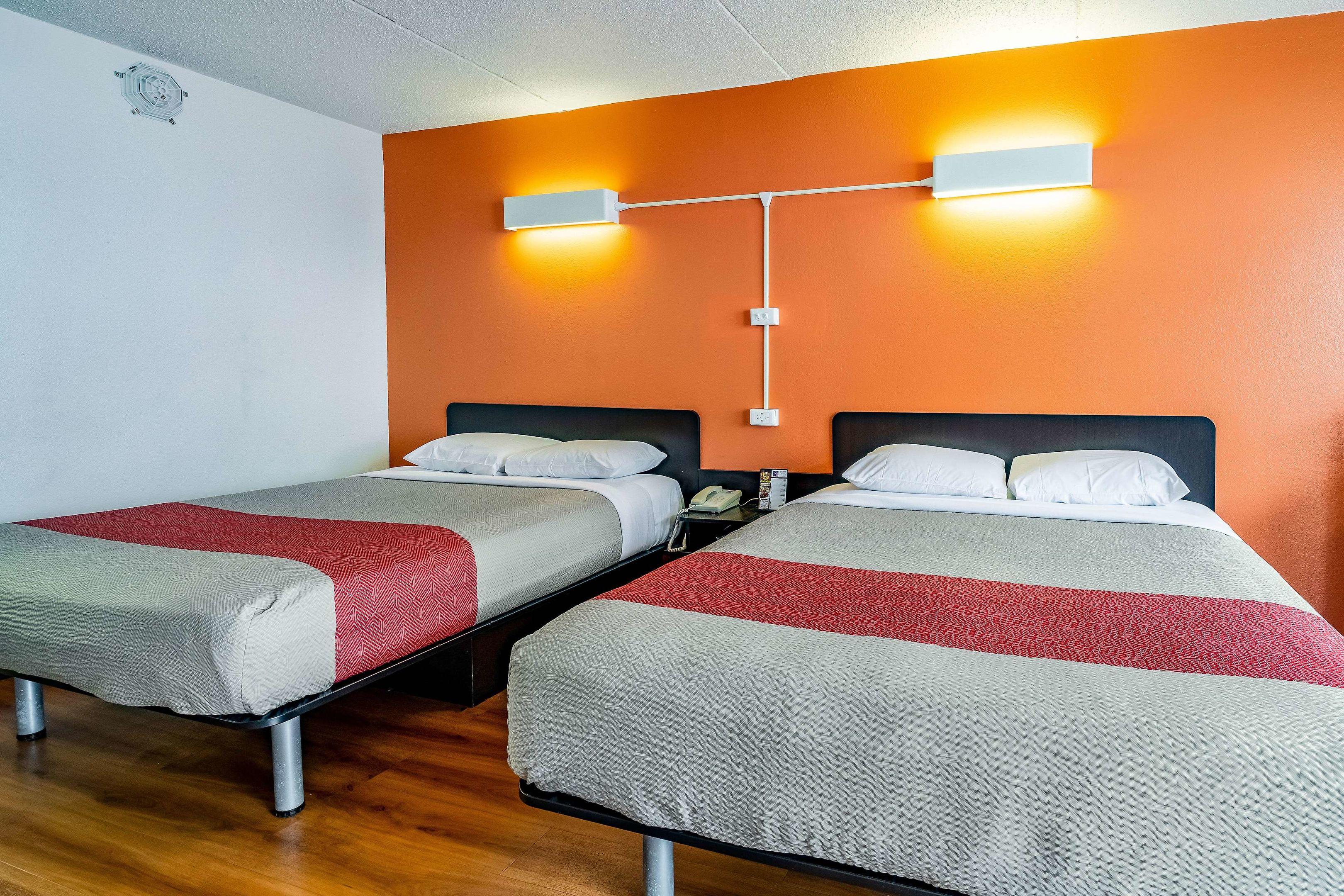 Motel 6 Joliet - I-80 — photo 5