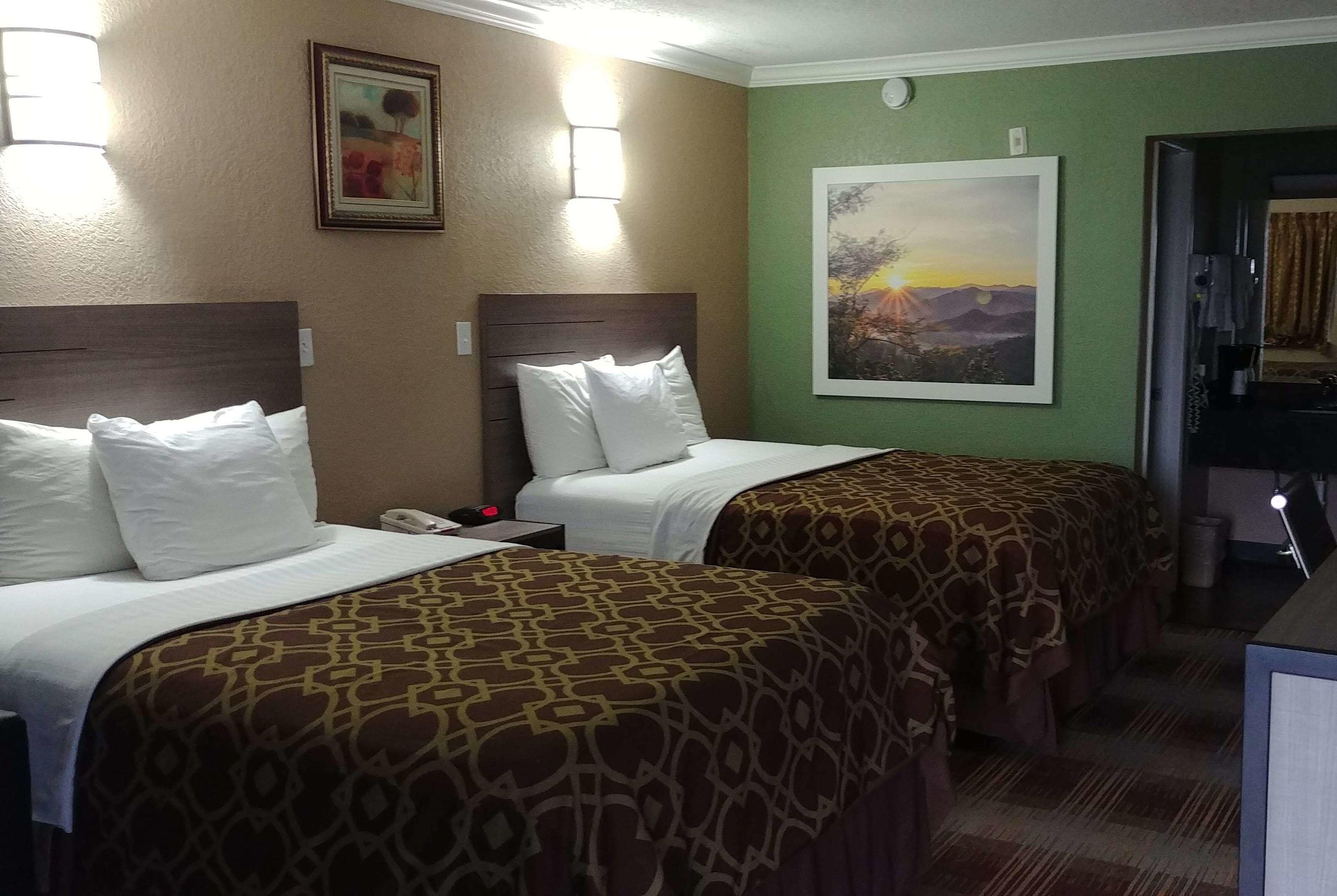 Days Inn by Wyndham Houston East — photo 4