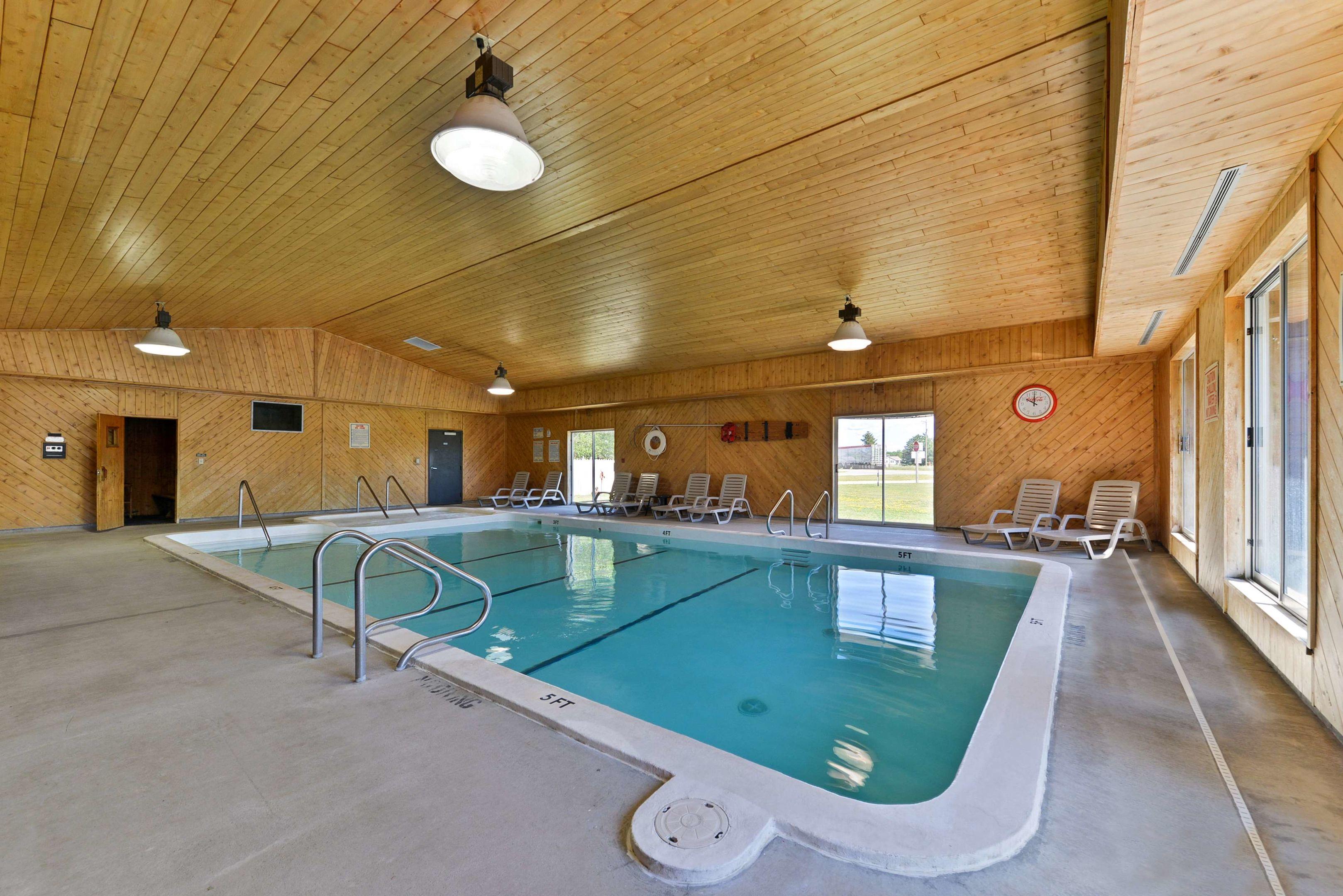 Americas Best Value Inn - Tahquamenon Country — photo 4