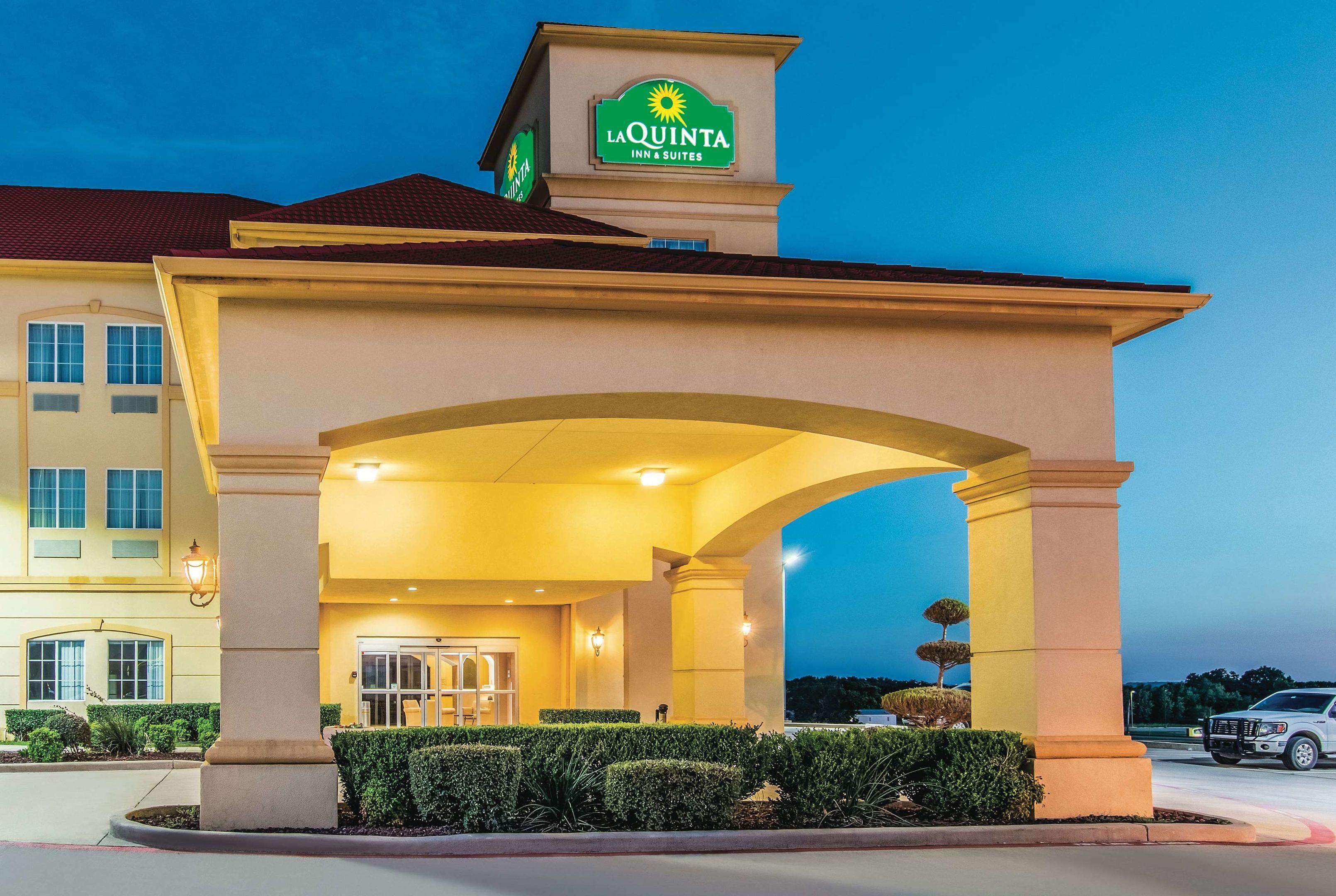La Quinta Inn & Suites Bridgeport — photo 3