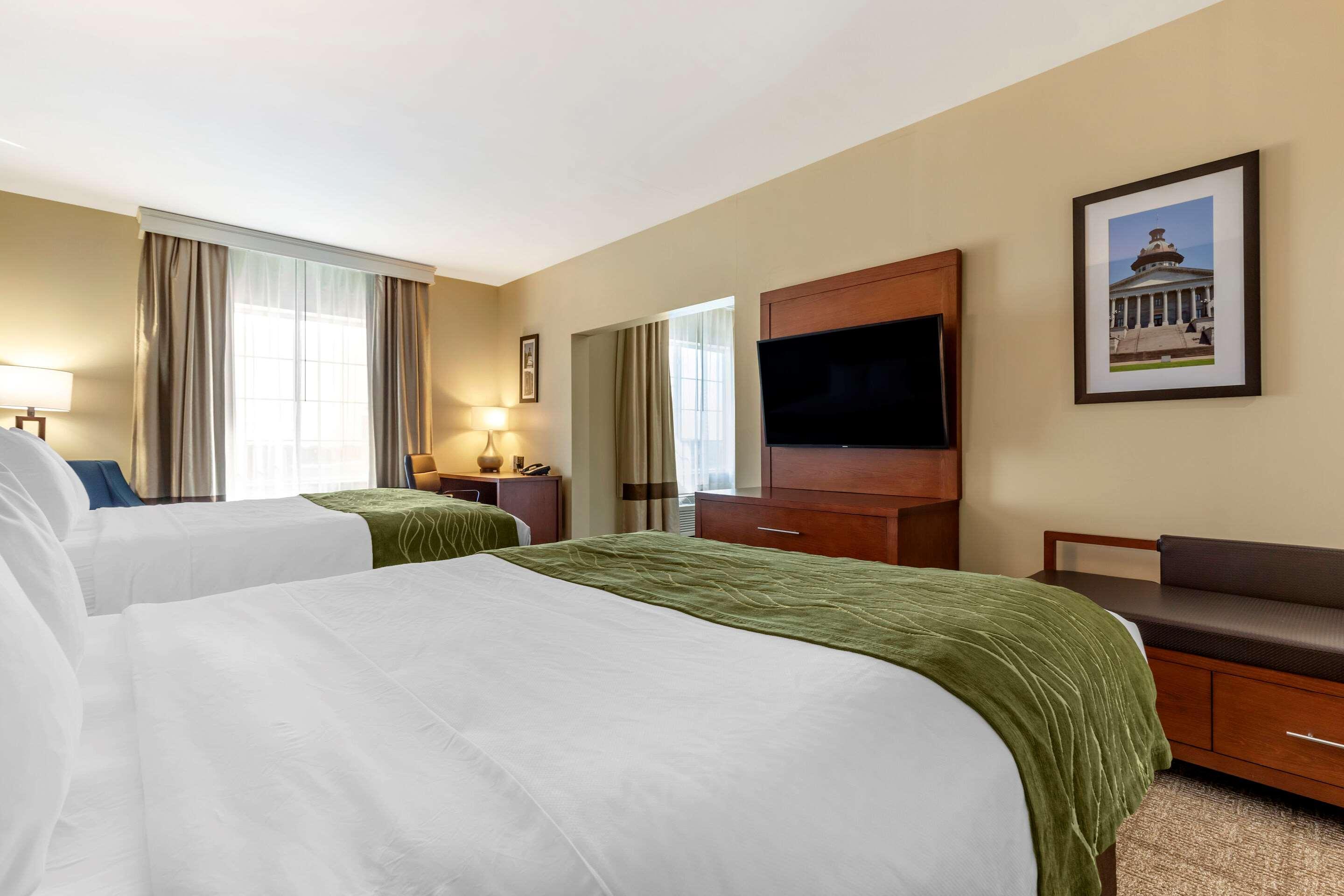 Comfort Inn & Suites — photo 4