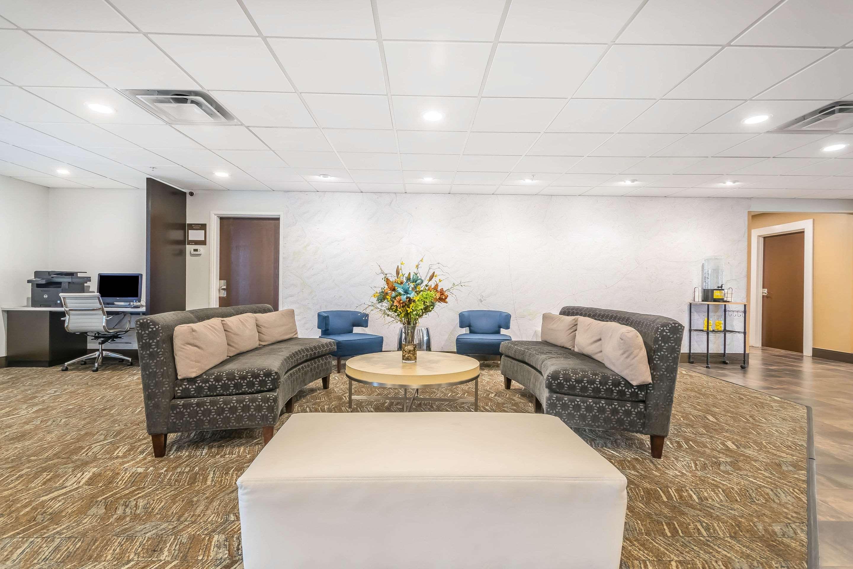 Comfort Inn & Suites — photo 4