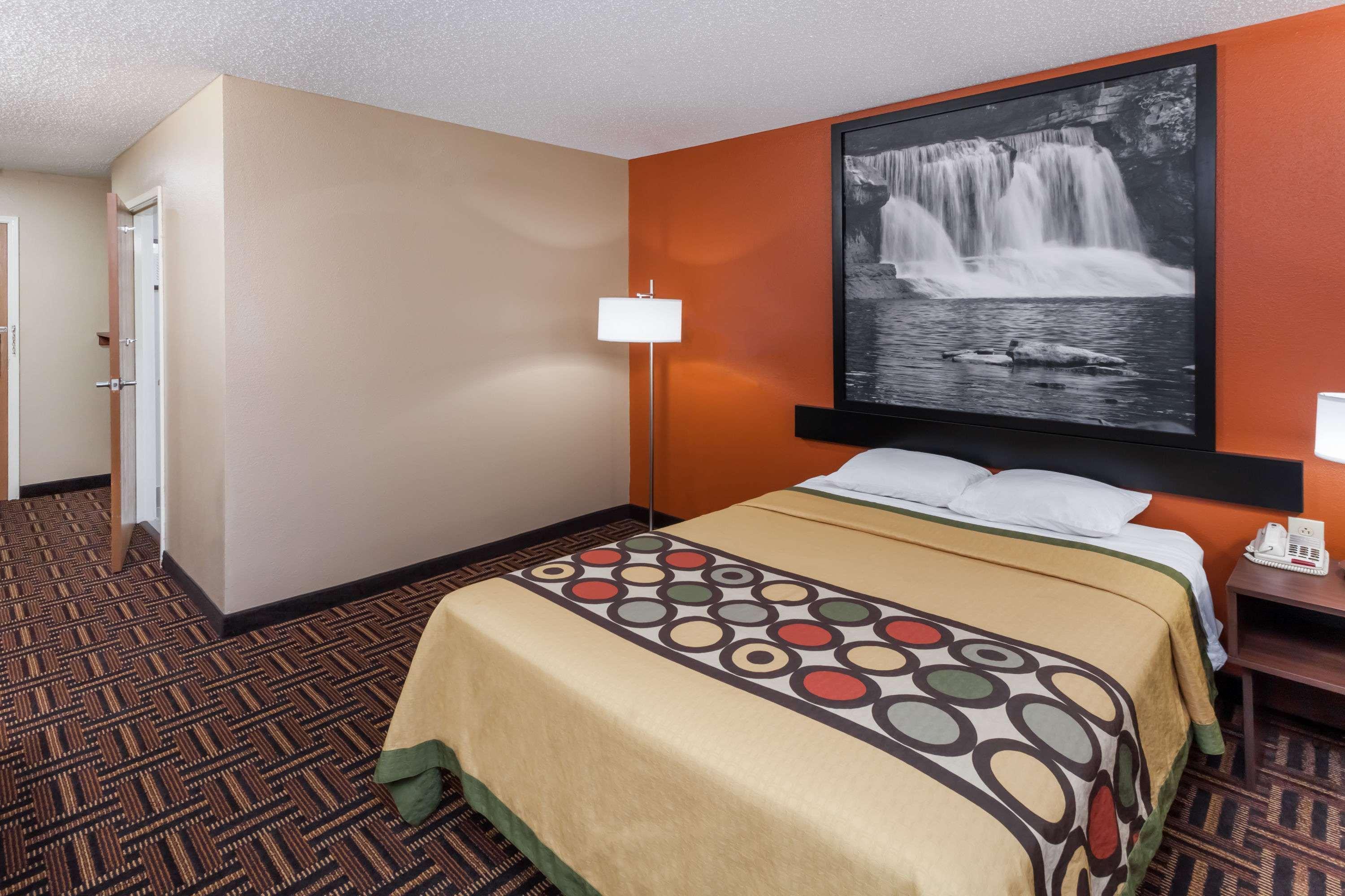 Super 8 by Wyndham Rochester — photo 3