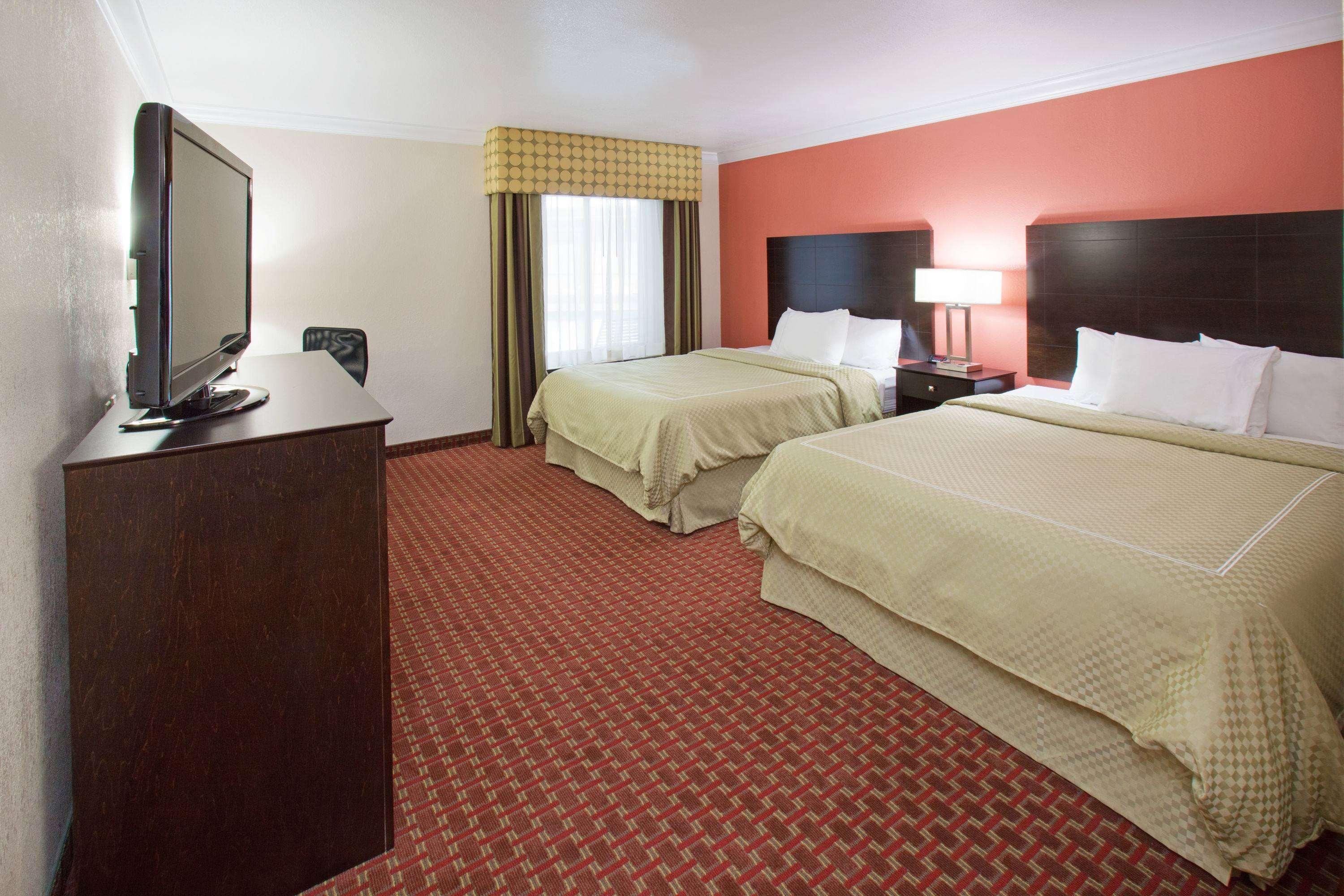 AmericInn Hotel & Suites of Johnston — photo 4