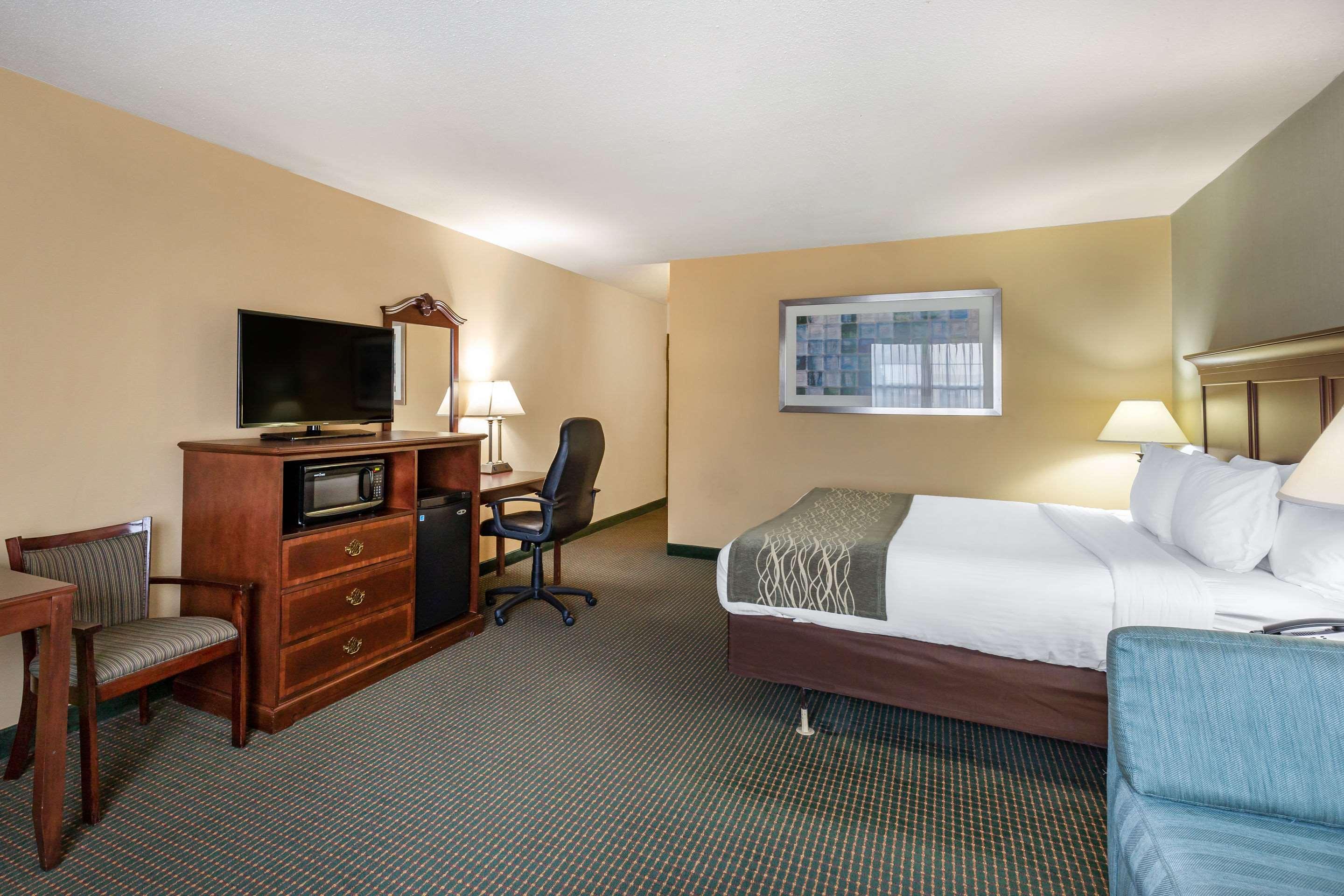 Clarion Inn Falls Church-Arlington — photo 4