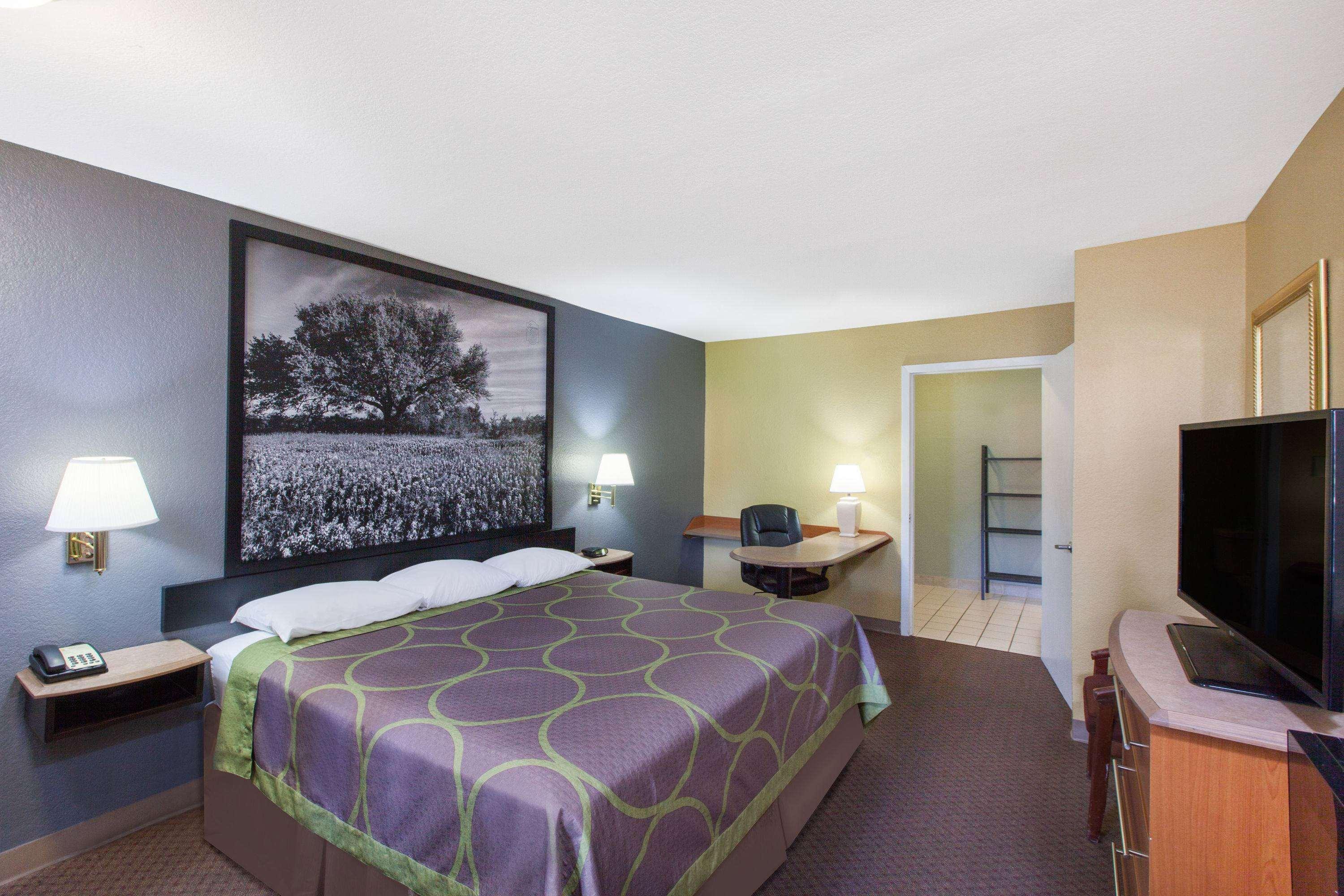 Super 8 by Wyndham Spring — photo 4