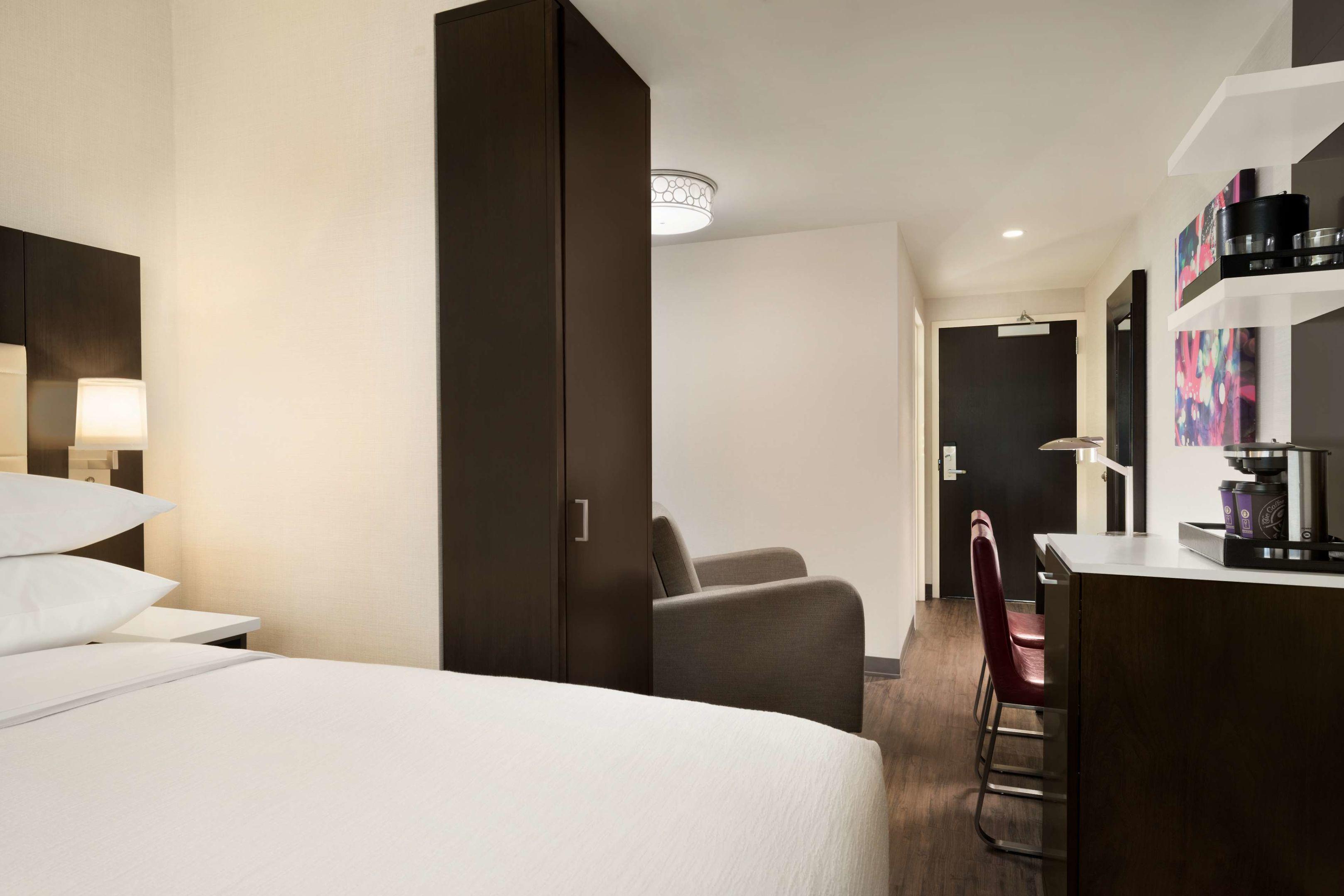 Embassy Suites by Hilton New York Midtown Manhattan — photo 4
