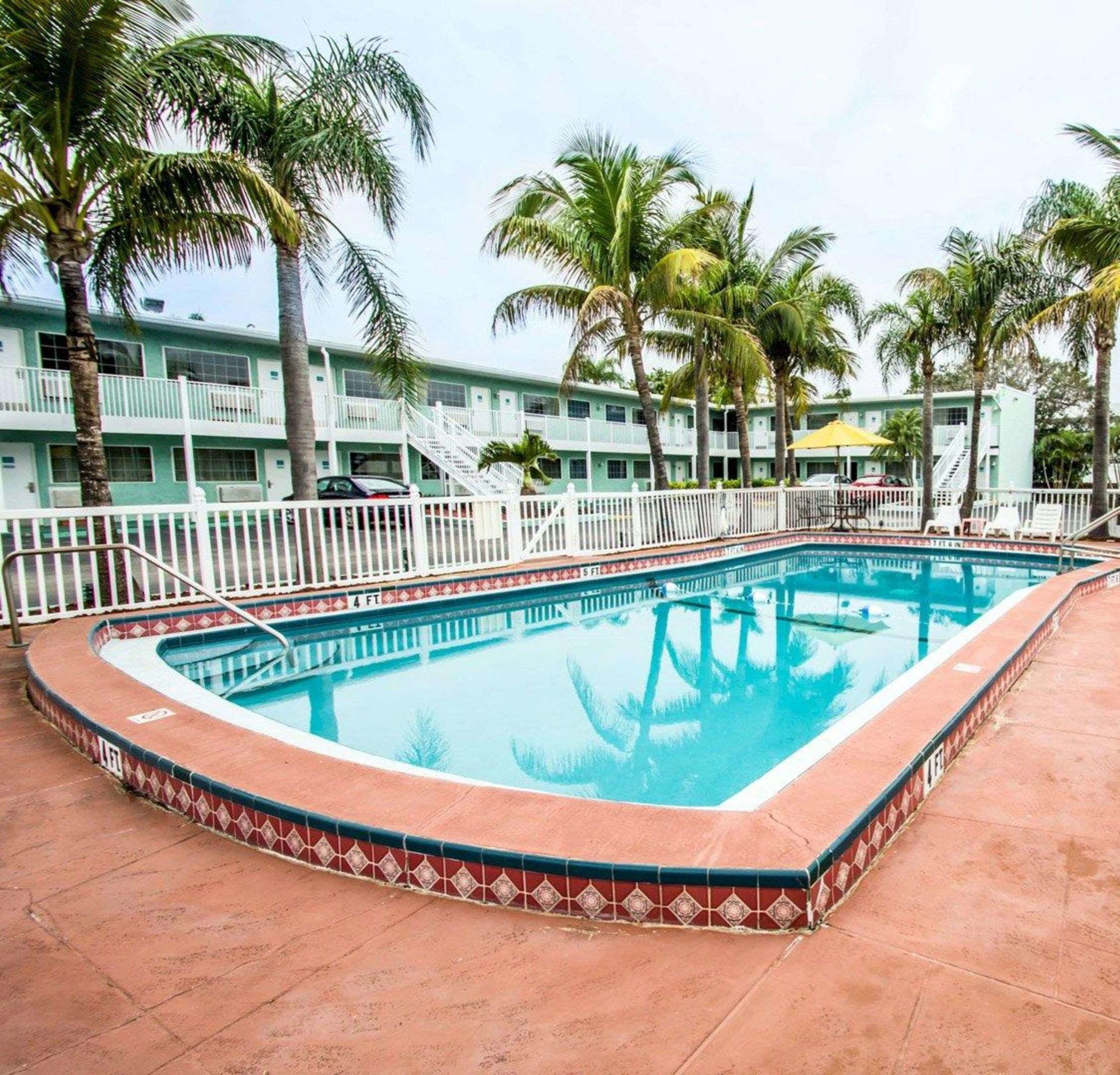 Econo Lodge Cocoa Beach — photo 4