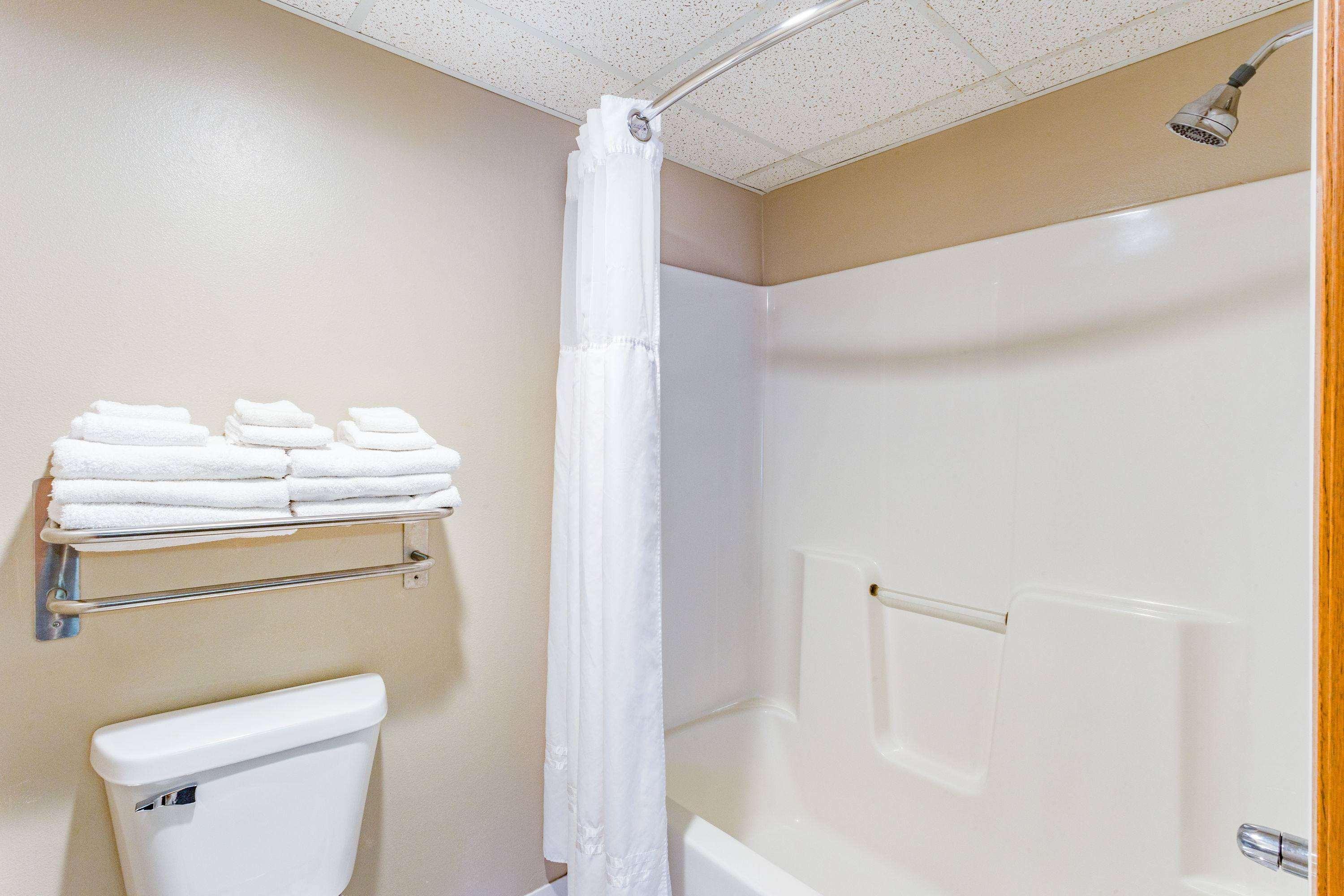 AmericInn Hotel & Suites Des Moines Airport — photo 5