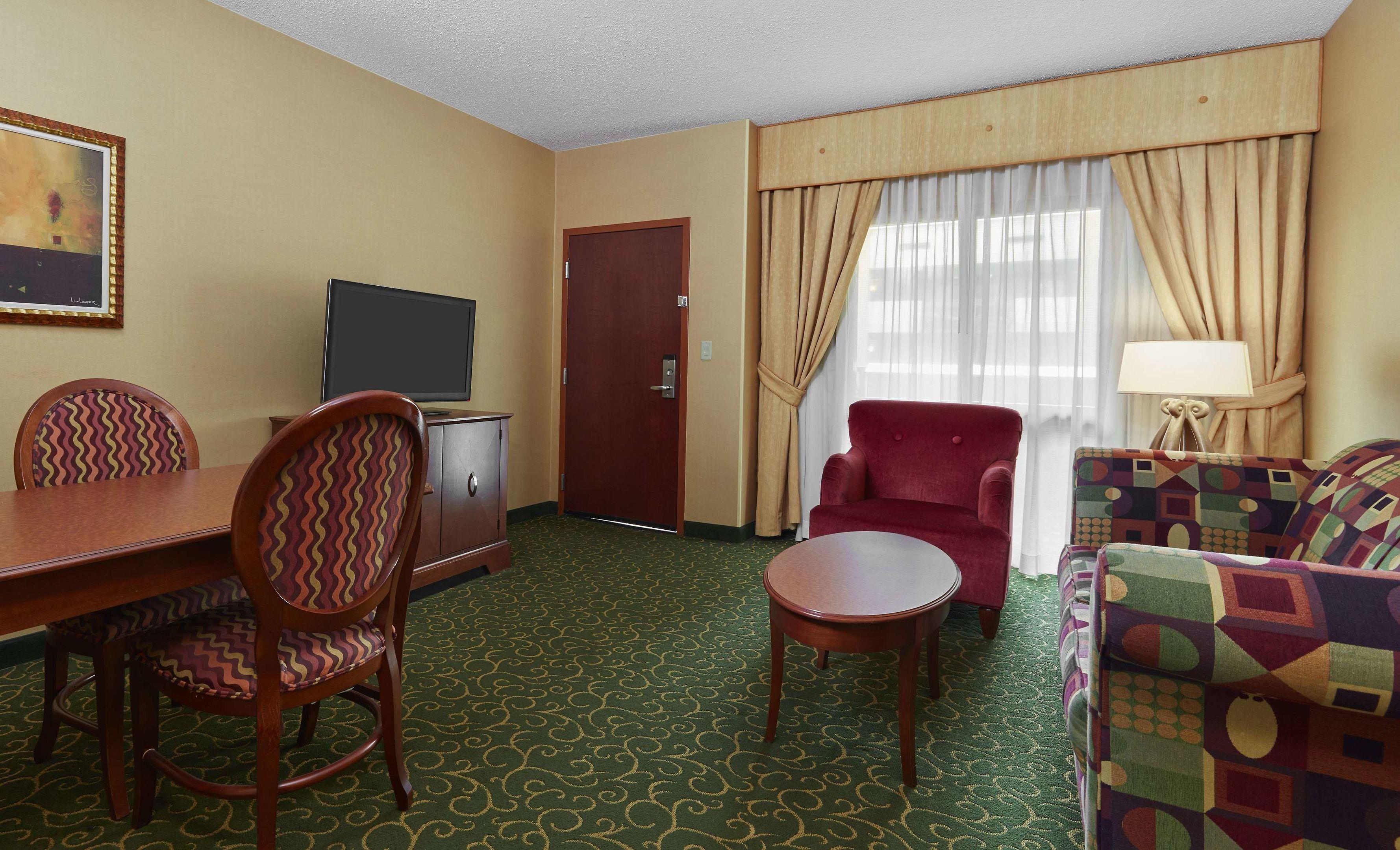 Embassy Suites Hampton Roads Spa & Convention — photo 5