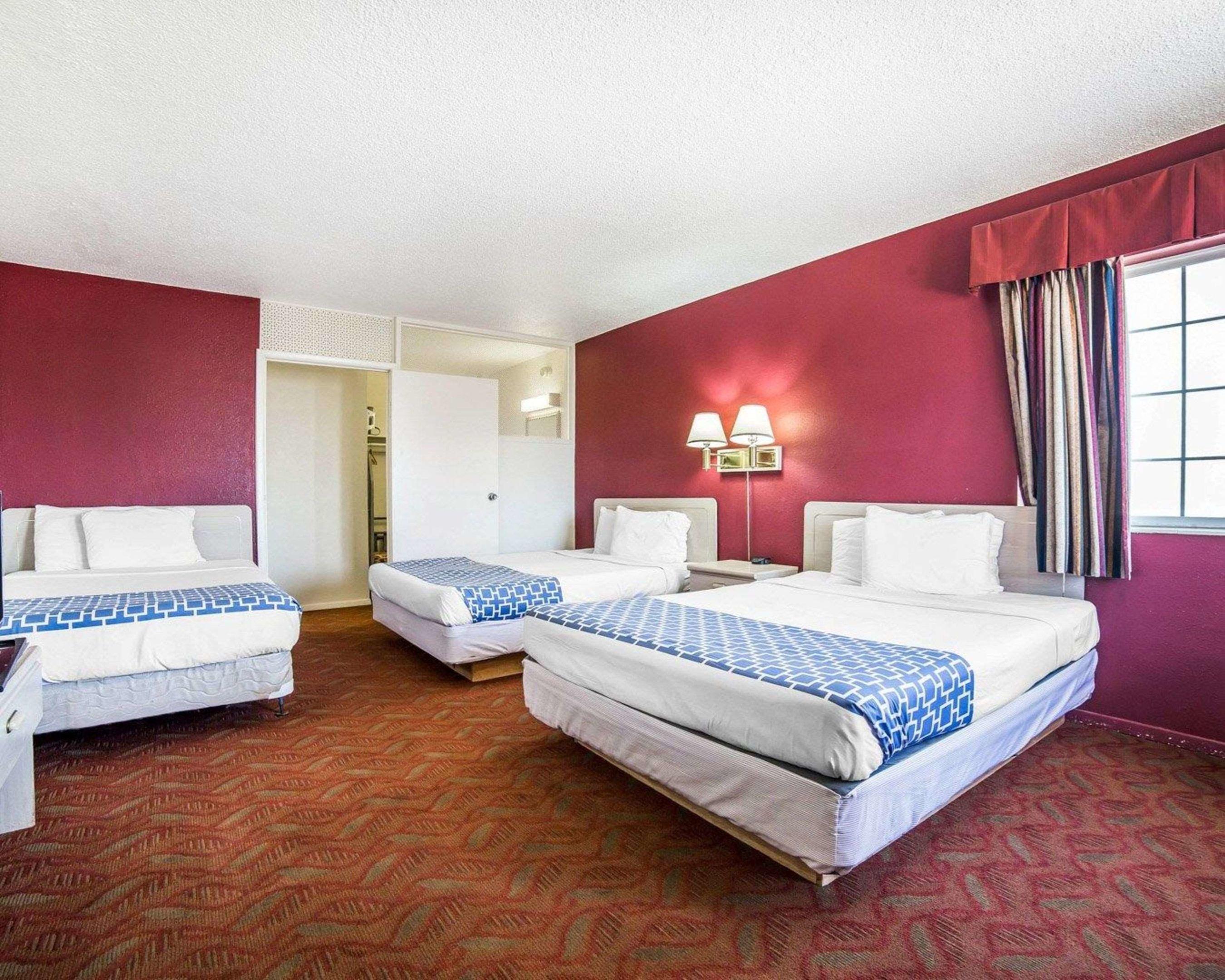 Econo Lodge Fallon Naval Air Station Area — photo 5