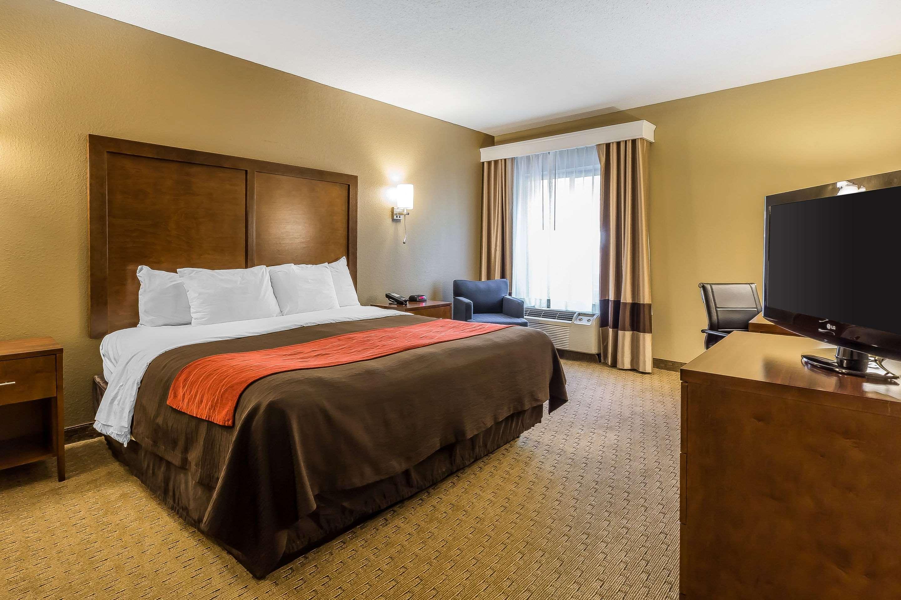Comfort Inn & Suites — photo 5