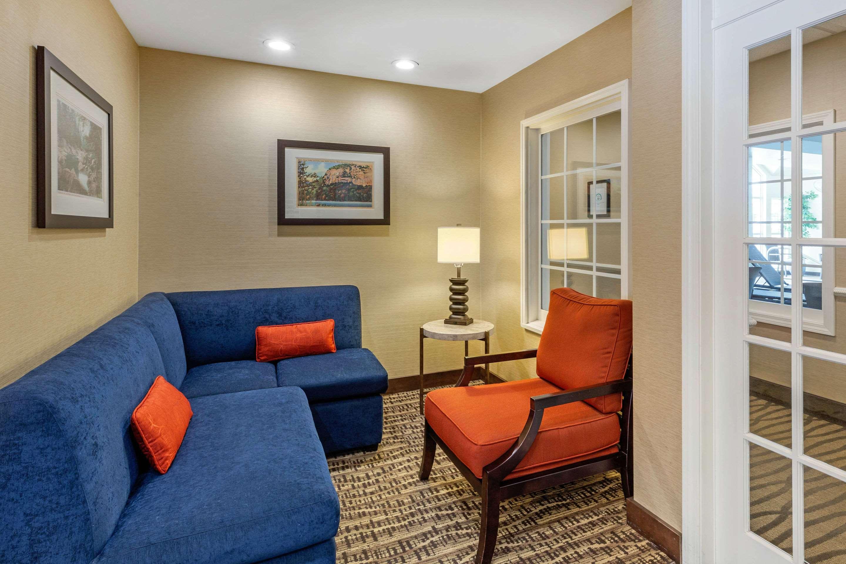 Comfort Inn & Suites — photo 4