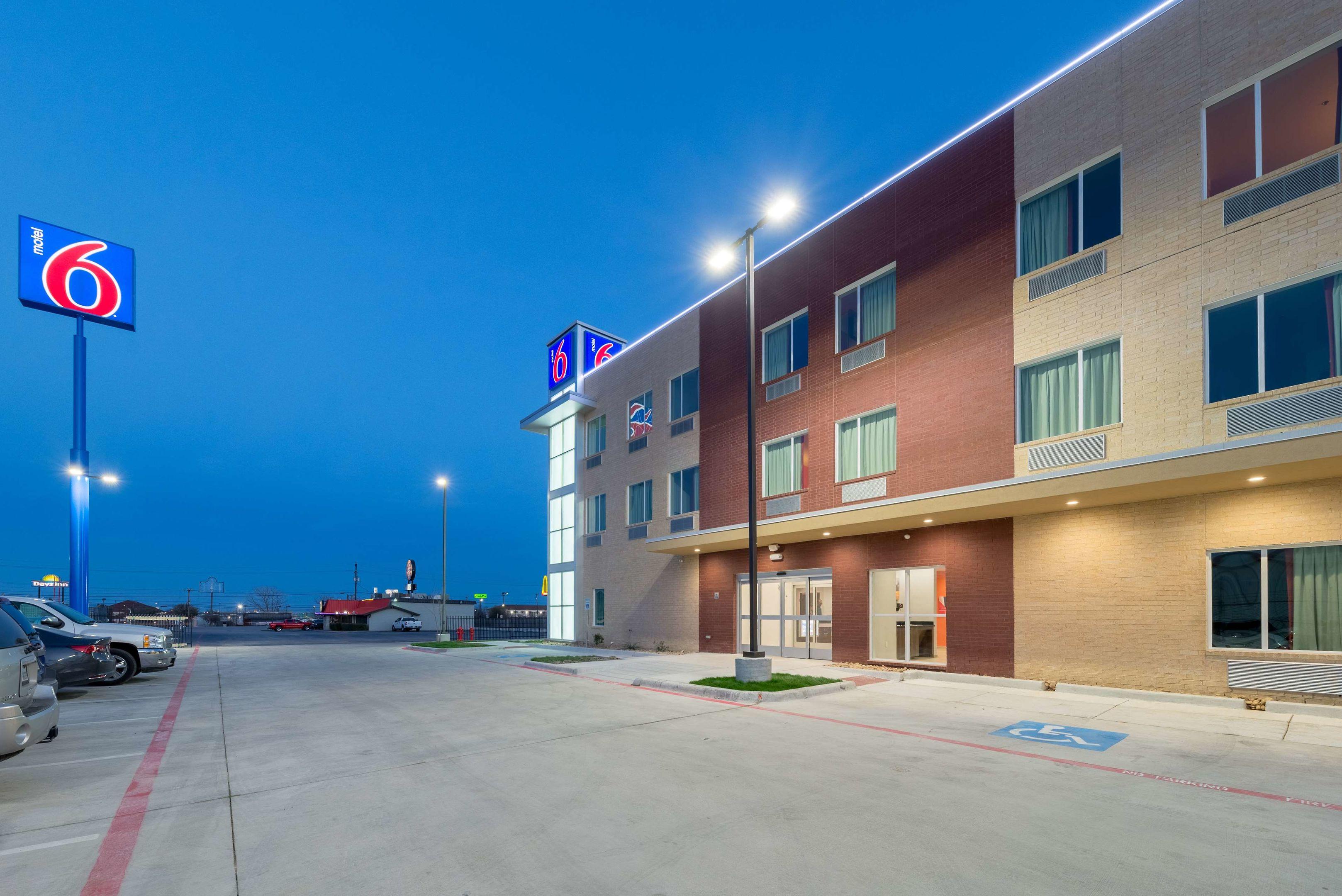 Motel 6 Fort Worth North Saginaw — photo 5
