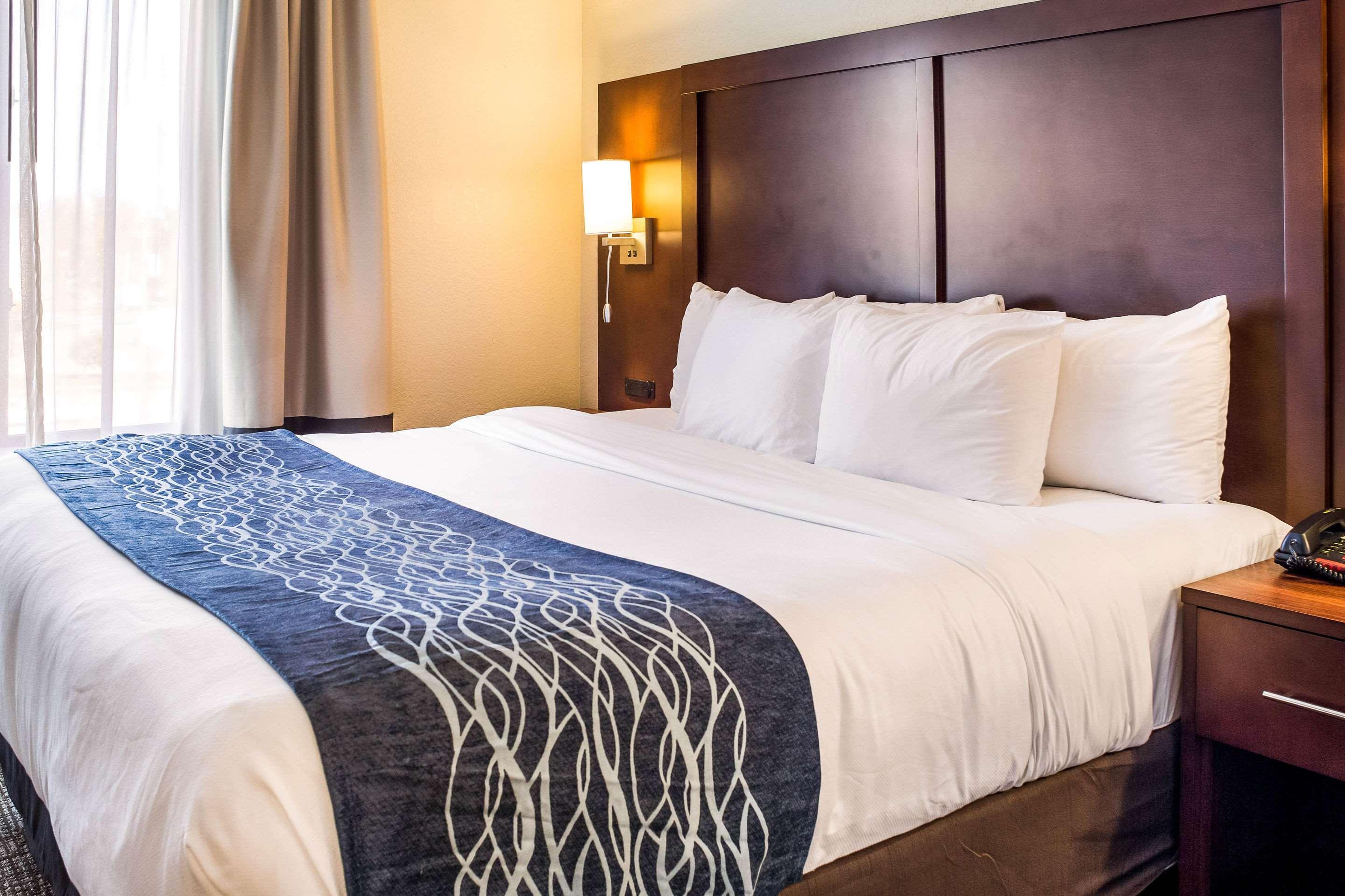 Comfort Inn & Suites — photo 4