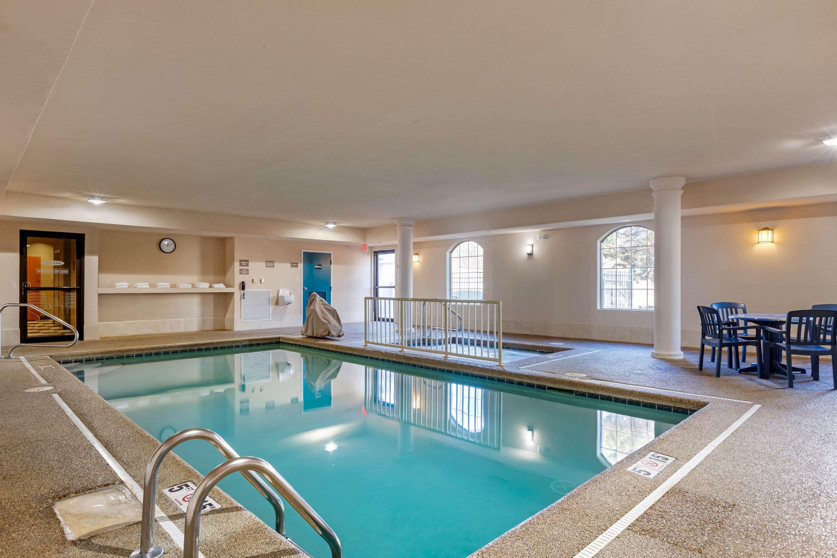 Comfort Suites Stevensville - St. Joseph — photo 5