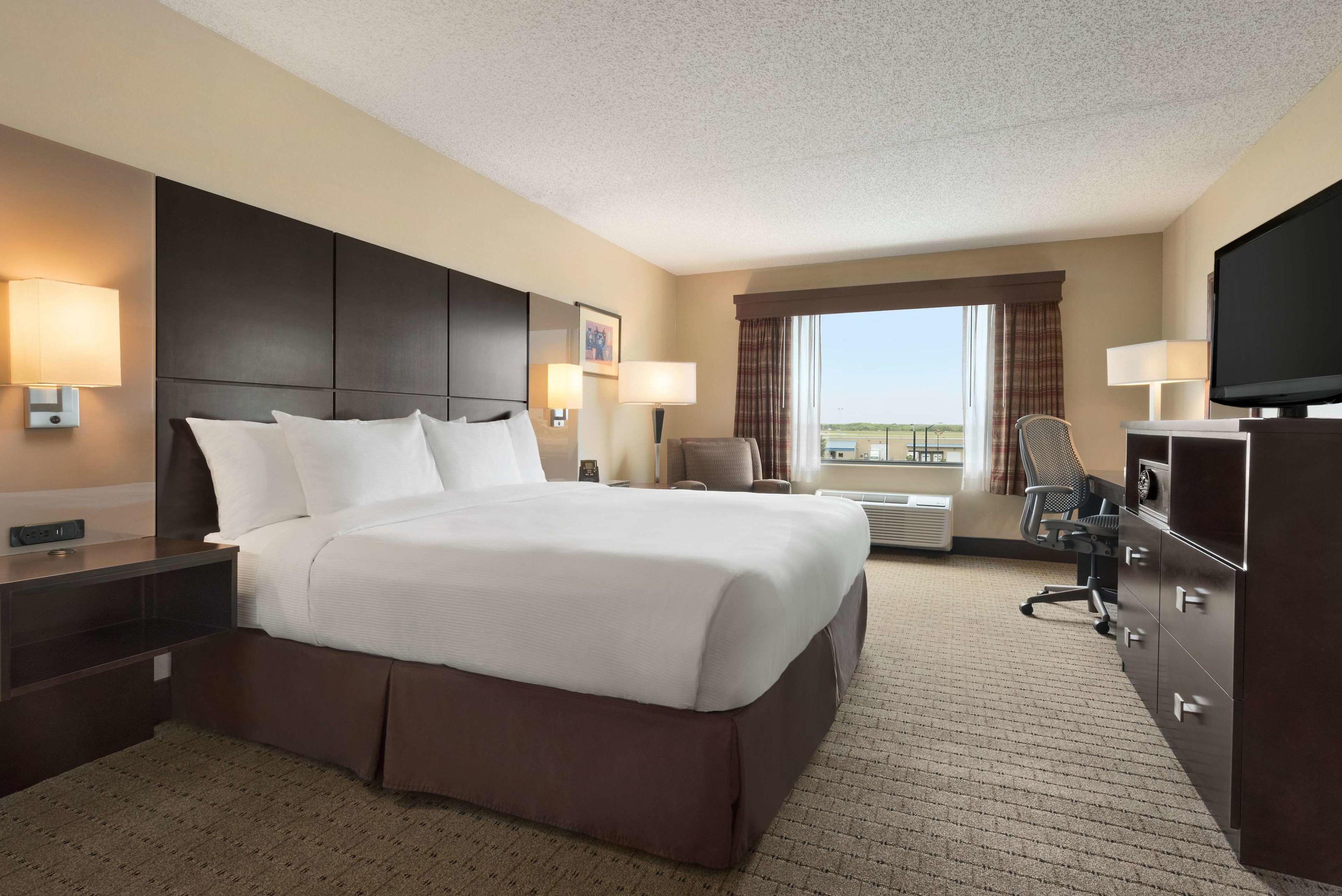 DoubleTree by Hilton Hotel Wichita Airport — photo 3