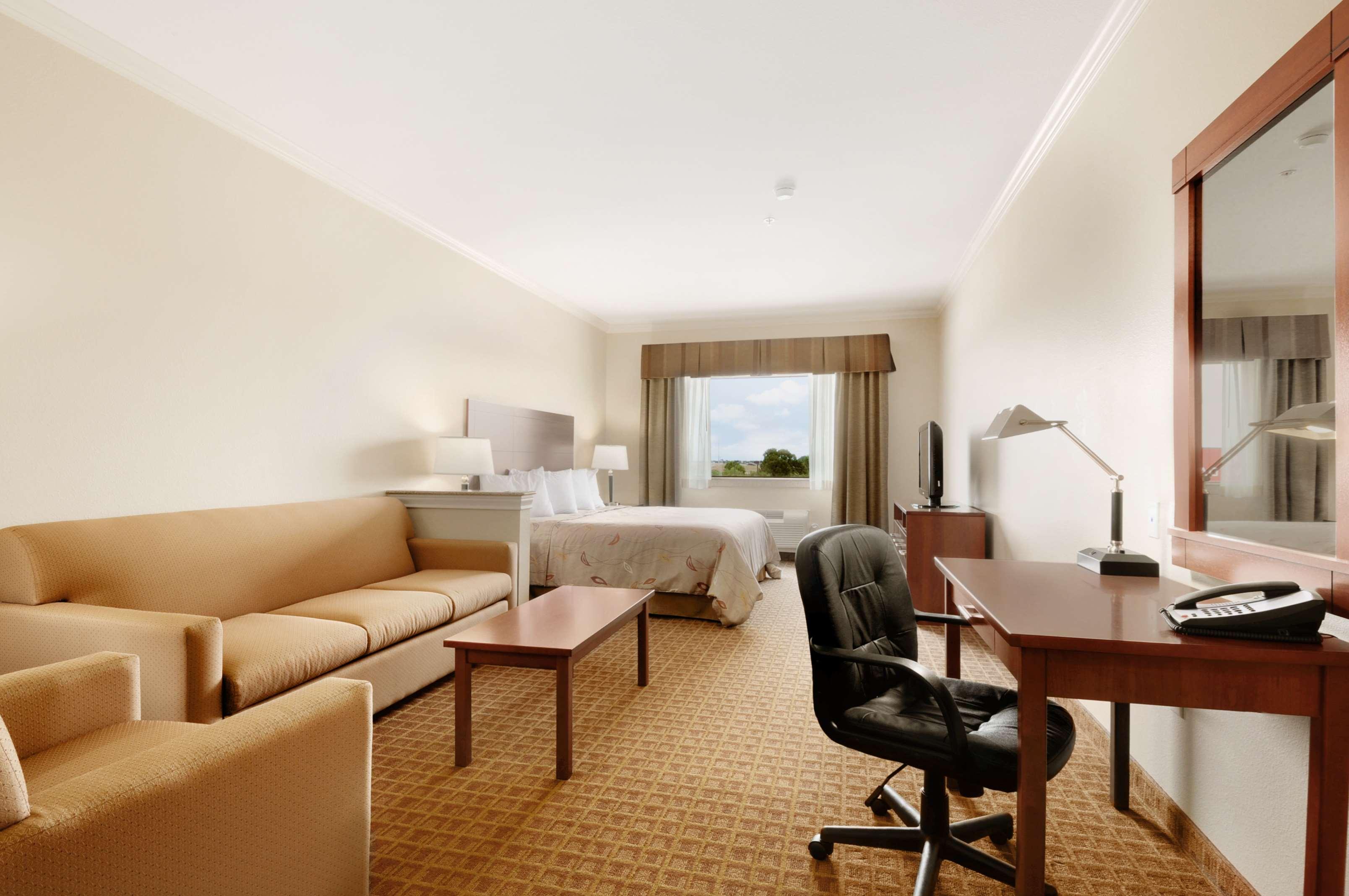 Ramada by Wyndham College Station — photo 4