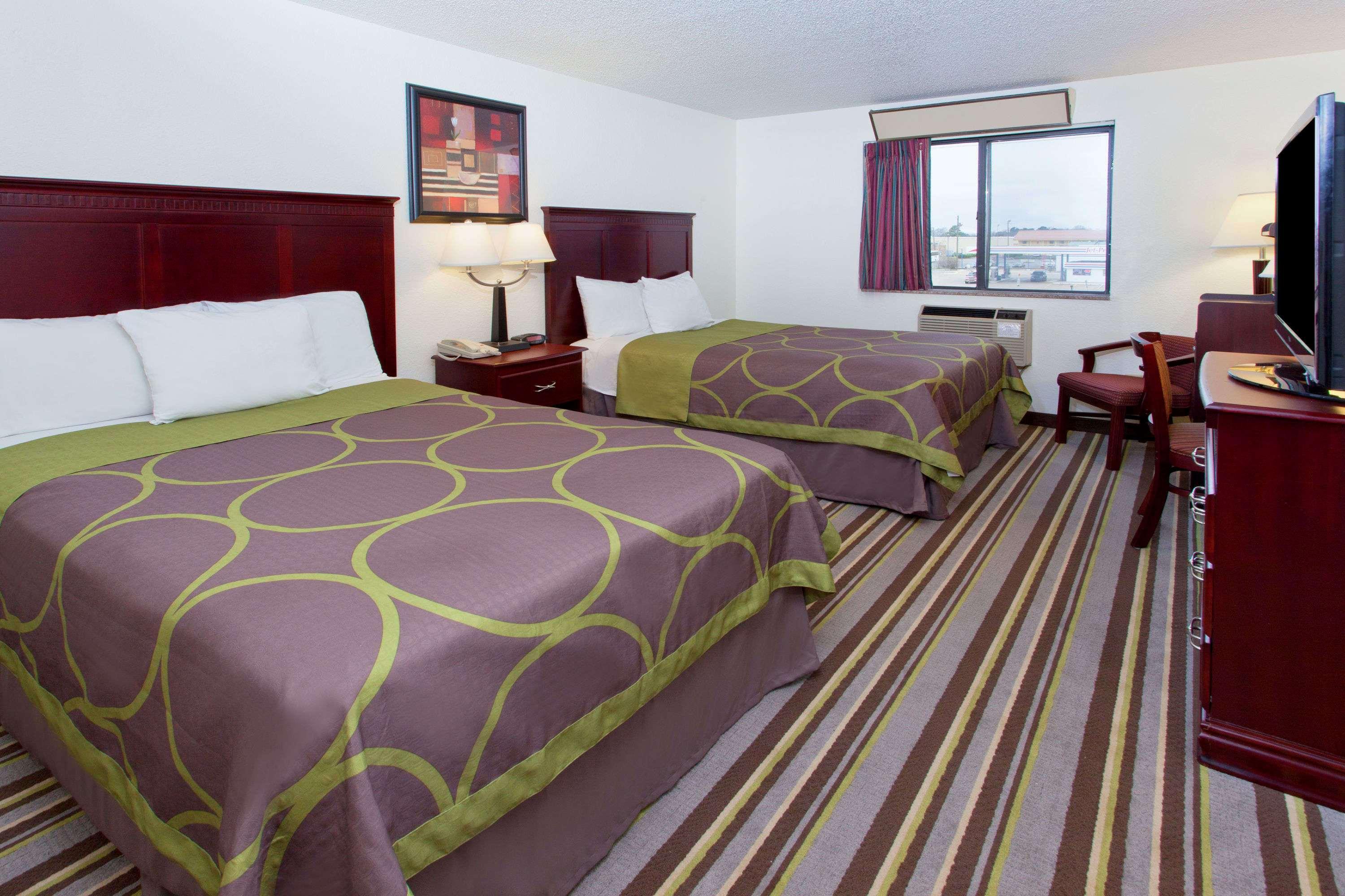 Super 8 by Wyndham Tuscaloosa — photo 3
