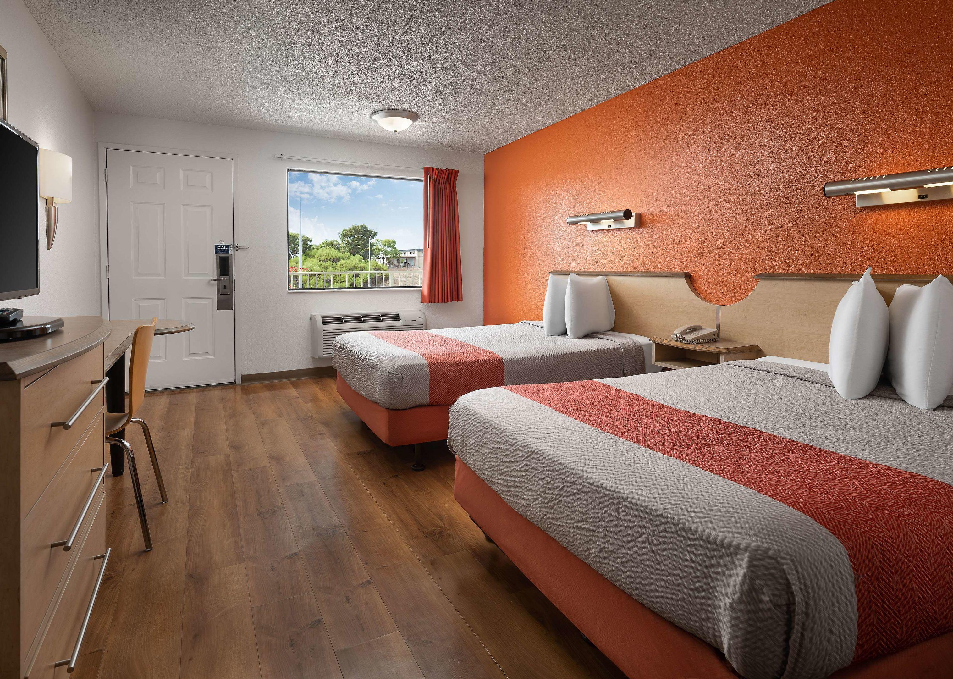 Motel 6 Carlsbad East — photo 4