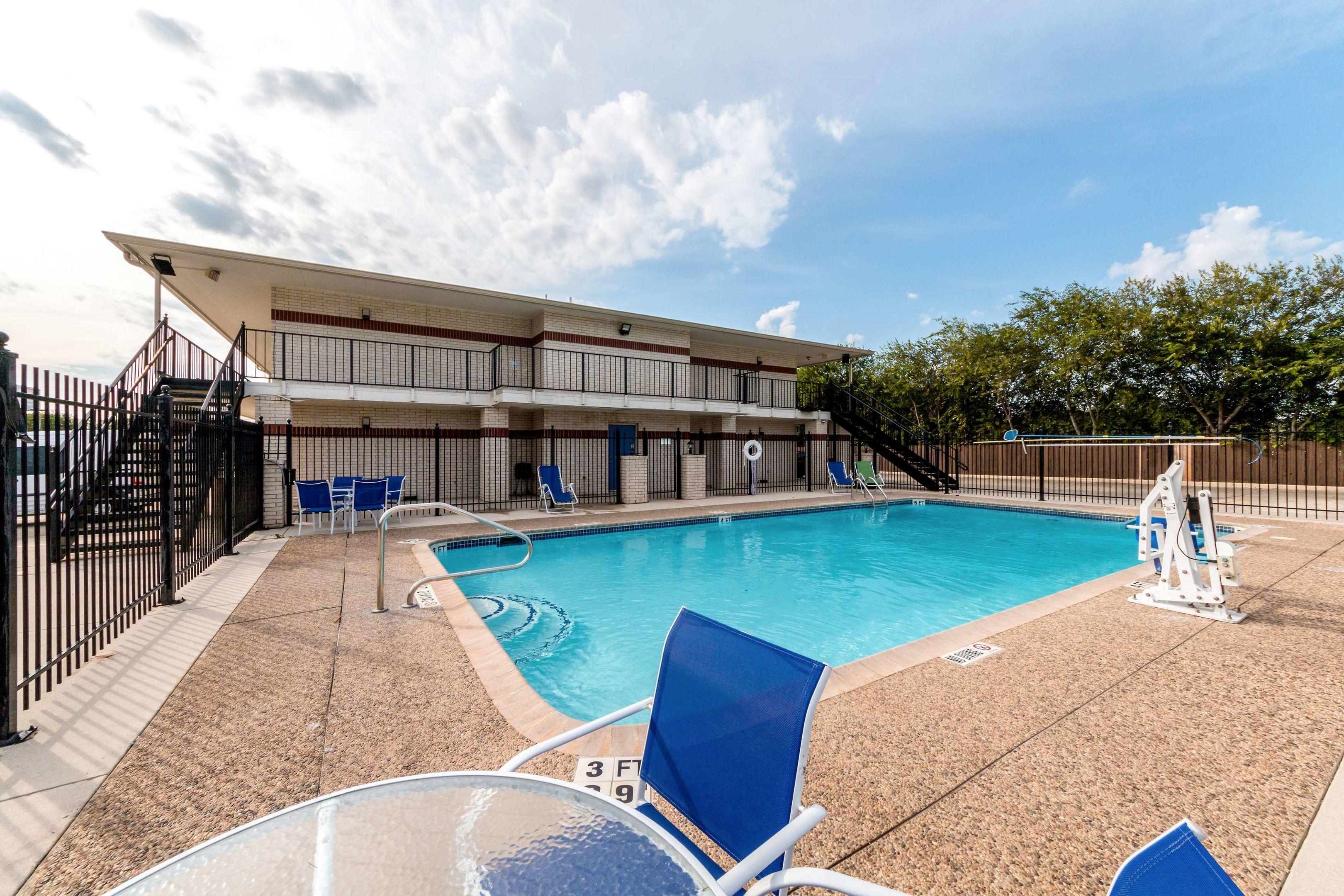 Motel 6 San Antonio S WW White Road — photo 5