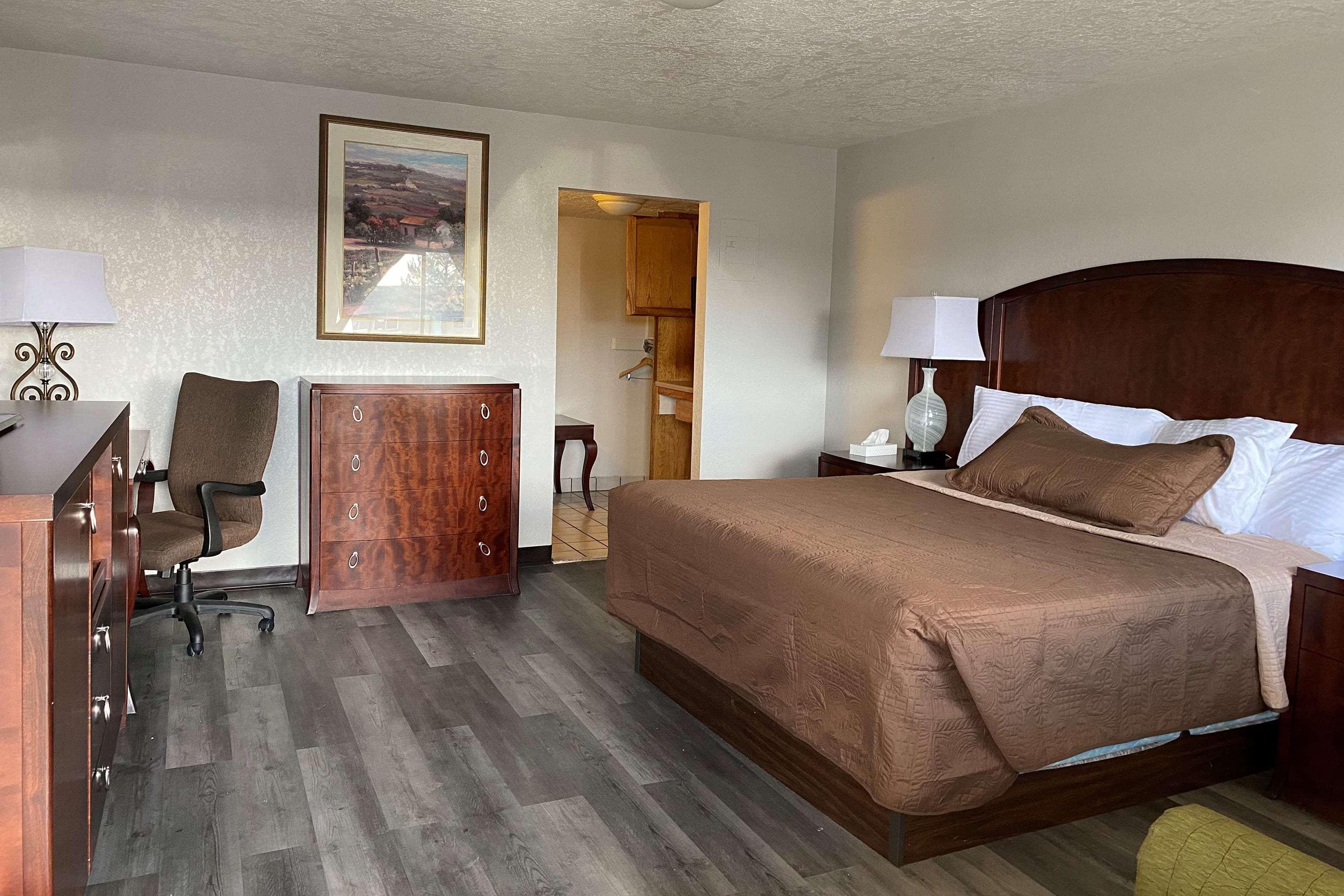Travelodge by Wyndham Farmington Hwy 64 — photo 5