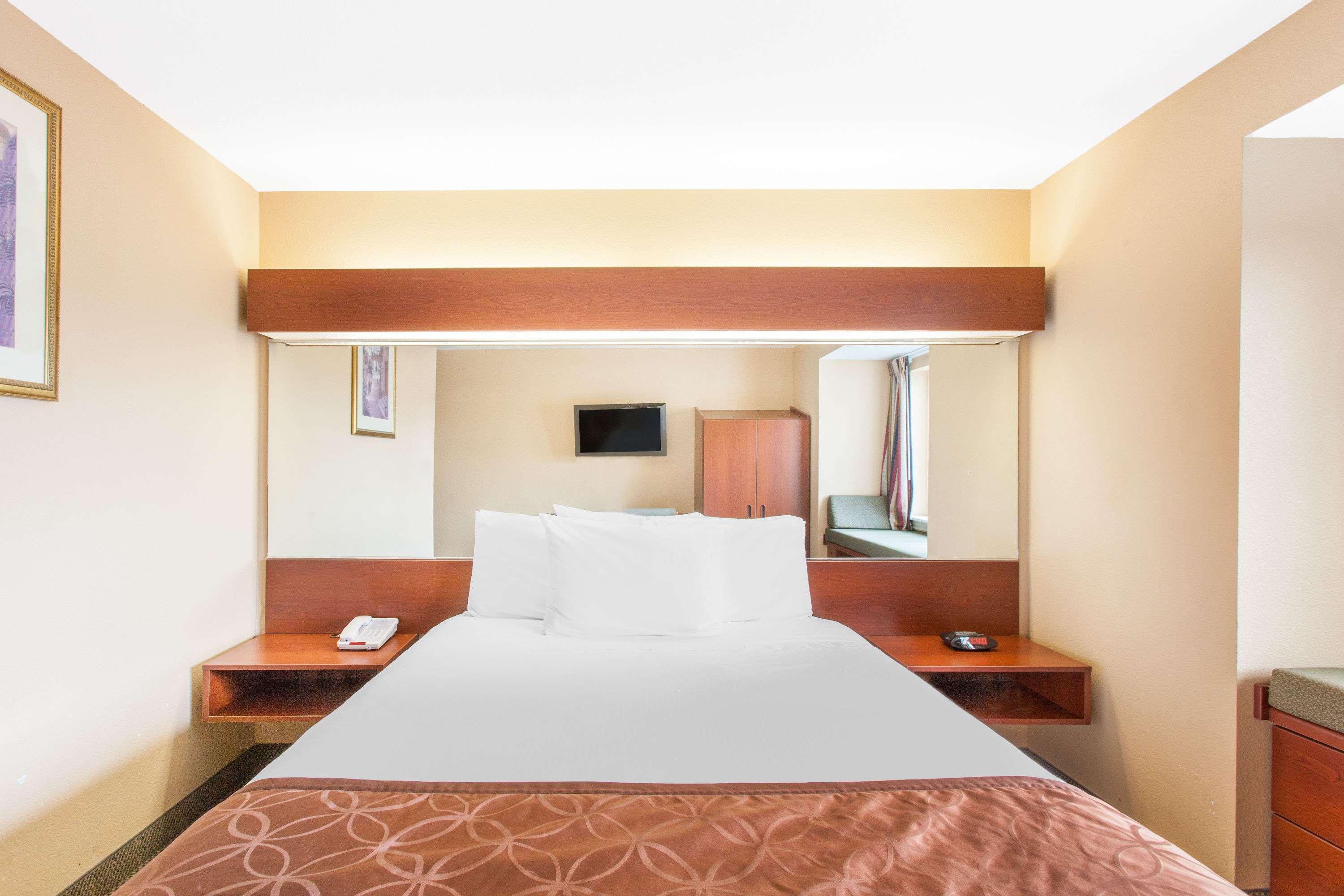 Microtel Inn & Suites Rogers — photo 4