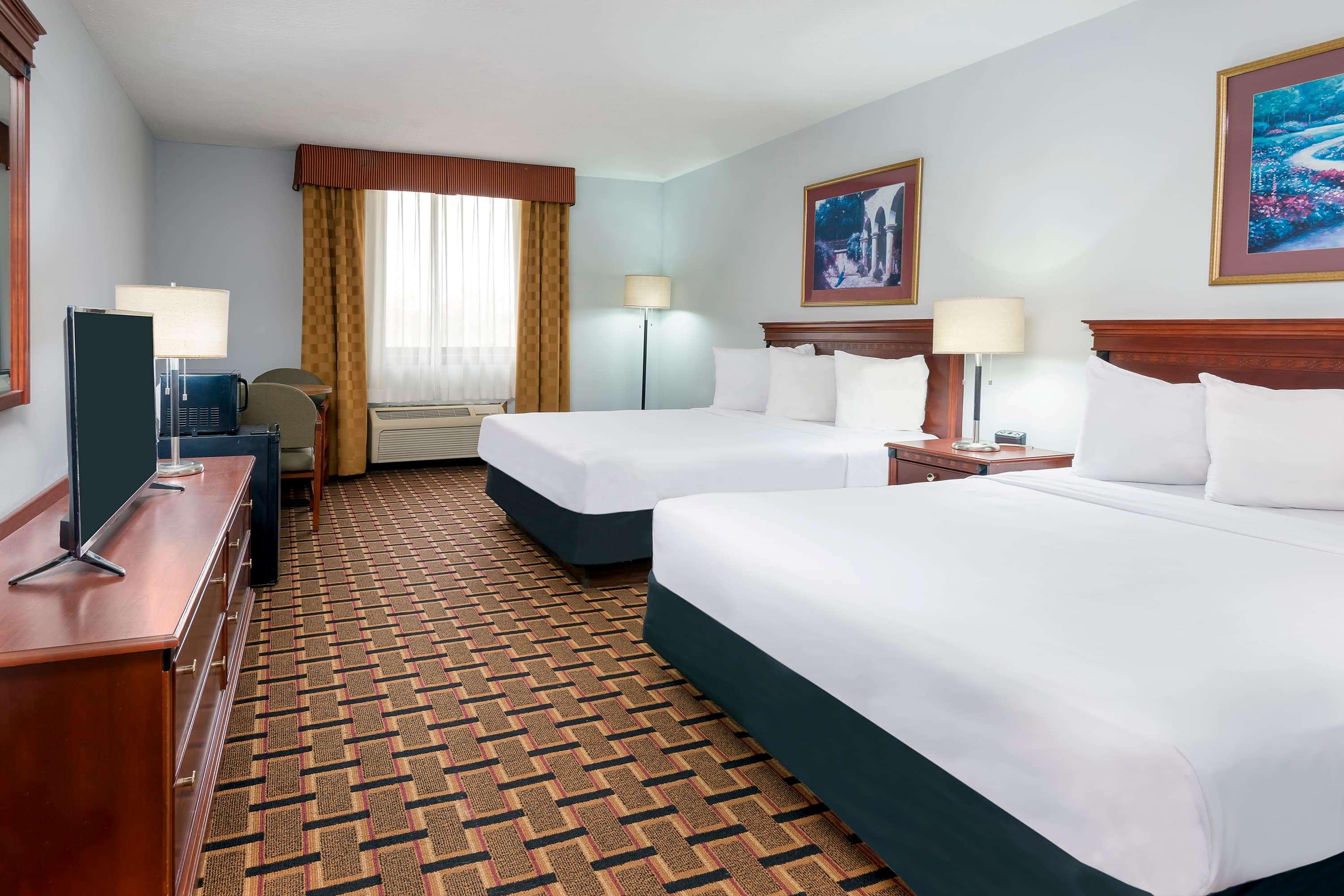 Ramada by Wyndham Indianapolis Speedway — photo 5