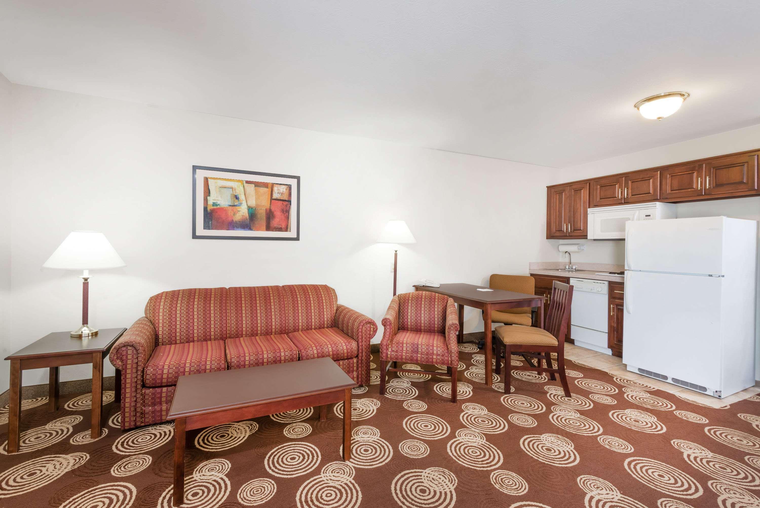 Hawthorn Suites by Wyndham Akron/Seville — photo 4