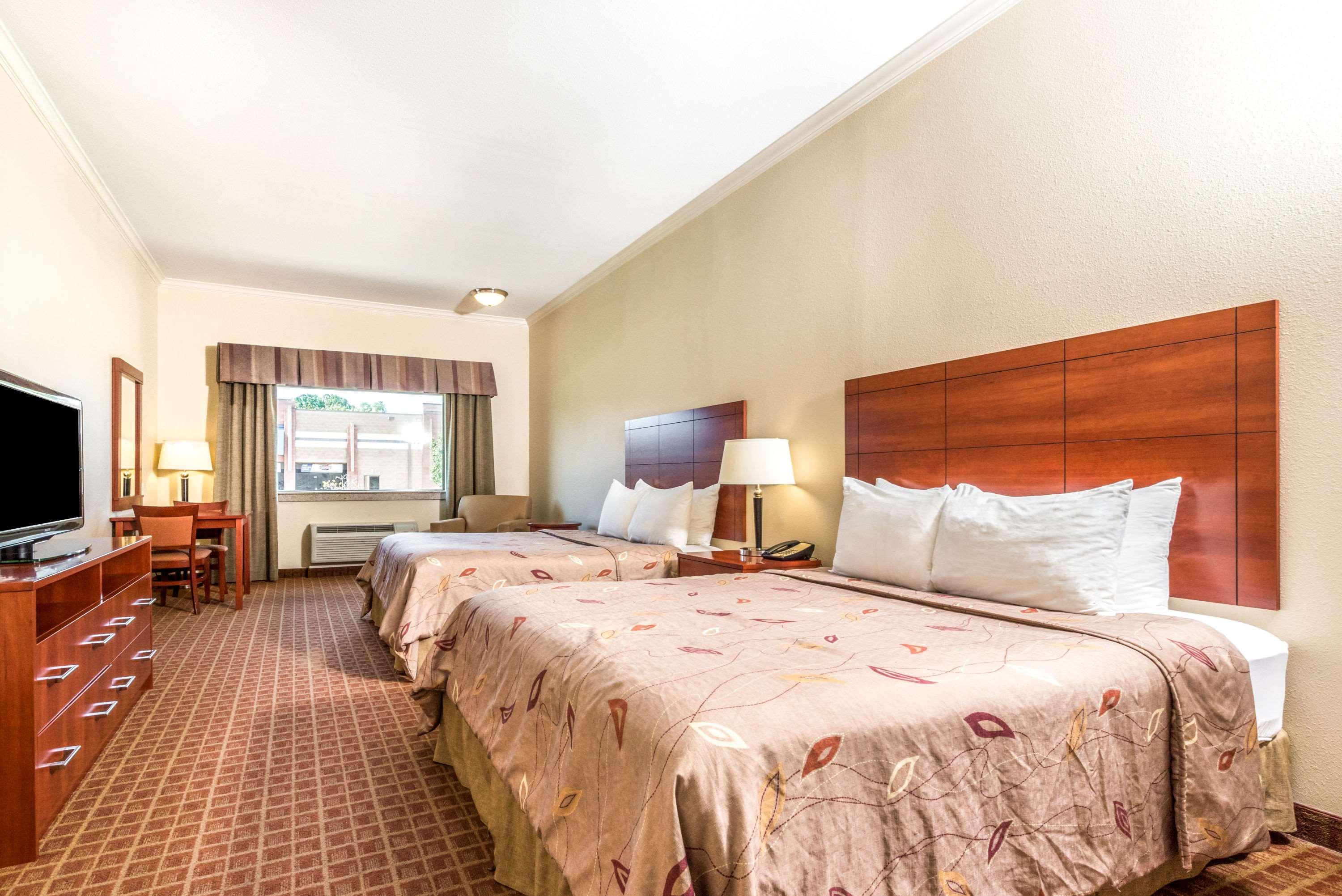 Ramada by Wyndham College Station — photo 3