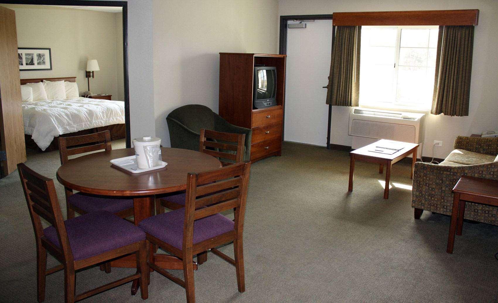 AmericInn Lodge & Suites Charlevoix — photo 5