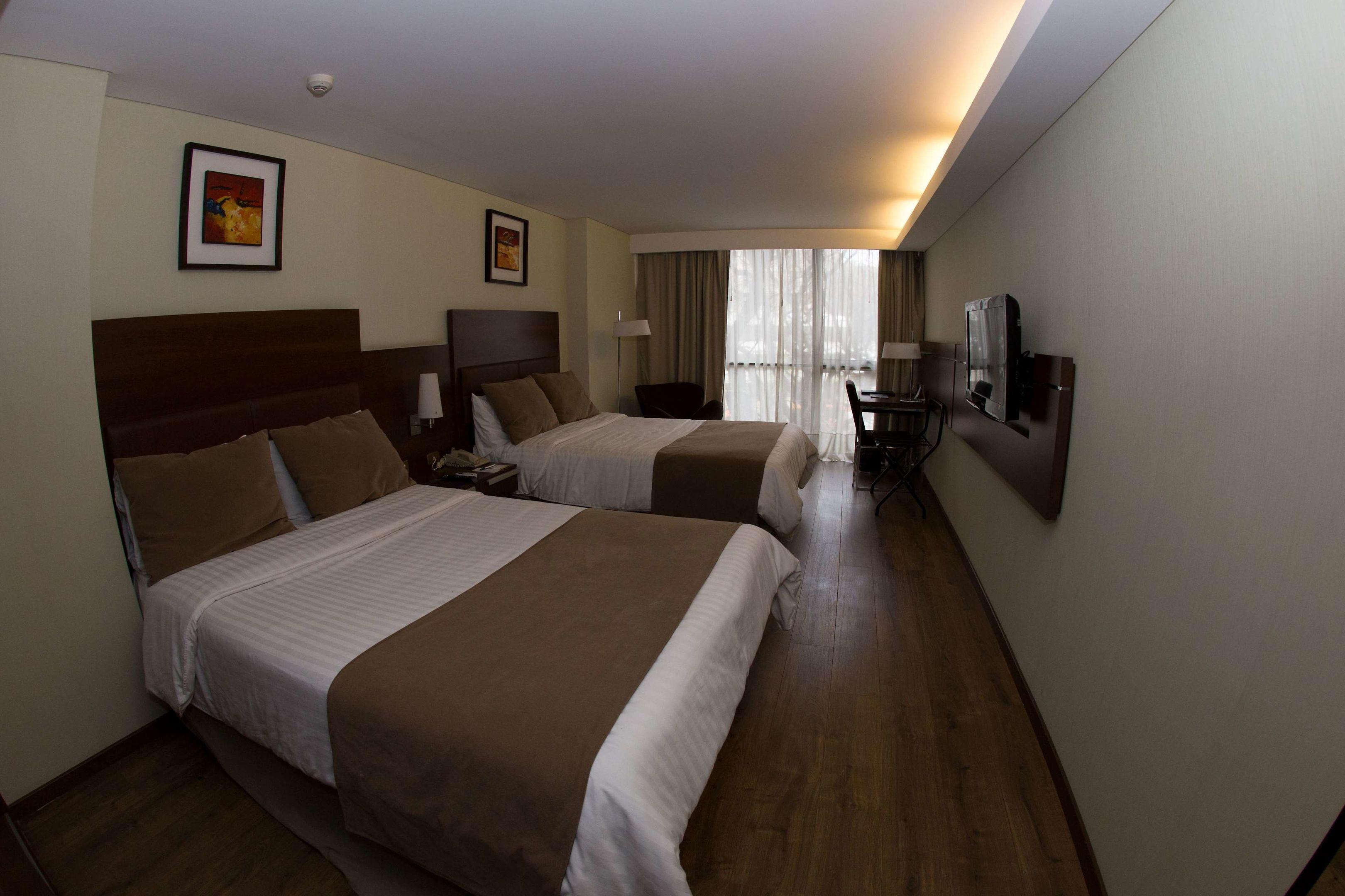 Howard Johnson La Cañada Hotel & Suites — photo 4