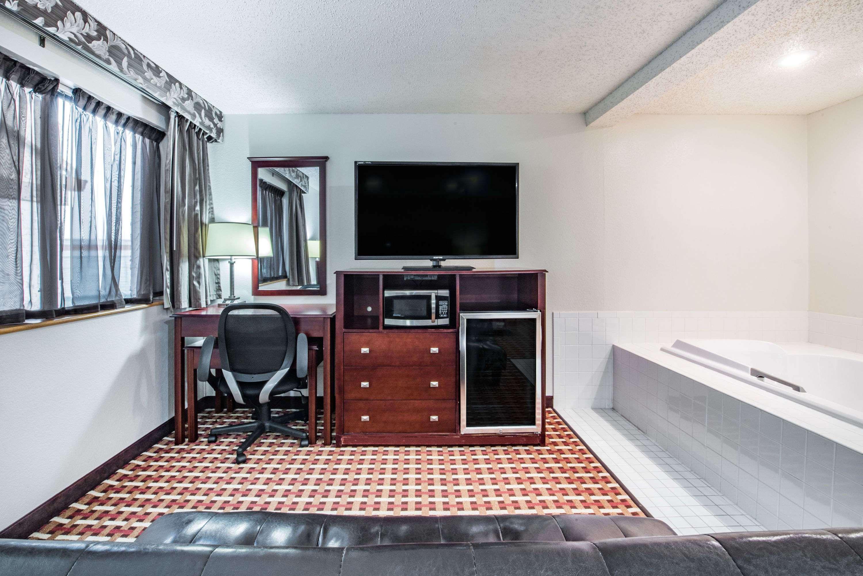 Super 8 by Wyndham Harlingen TX — photo 4