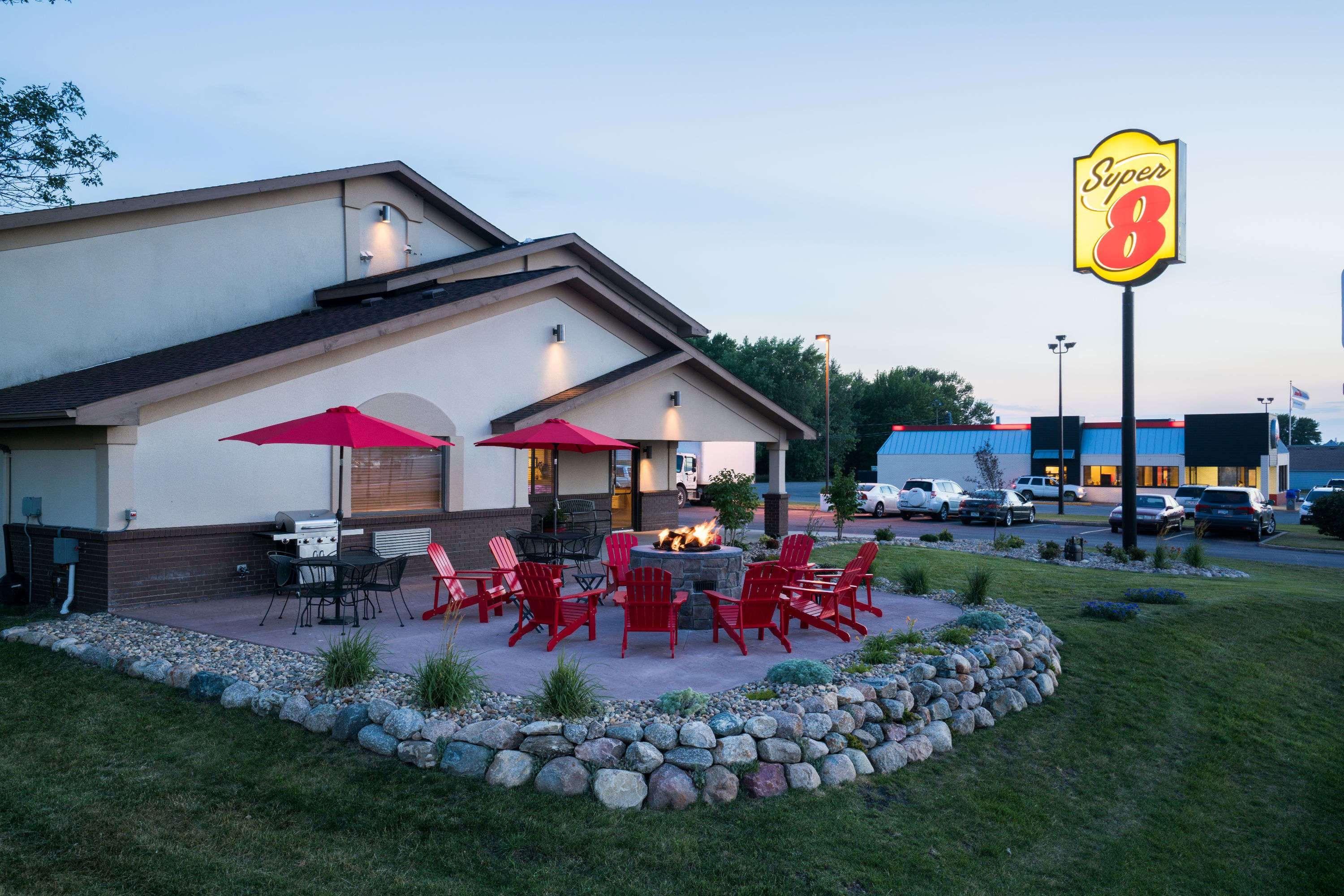 Super 8 by Wyndham Spirit Lake/Okoboji — photo 4