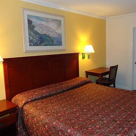 Redondo Inn and Suites — photo 4