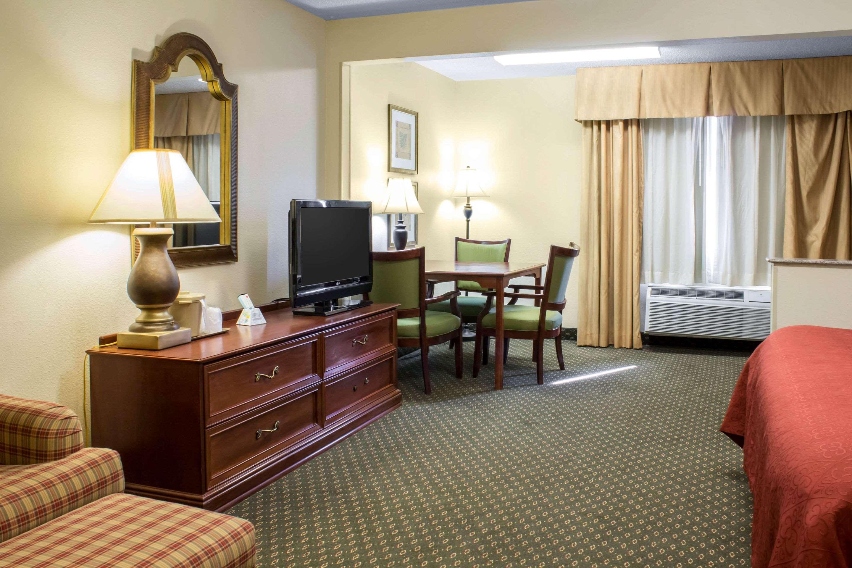 Quality Inn & Suites — photo 4