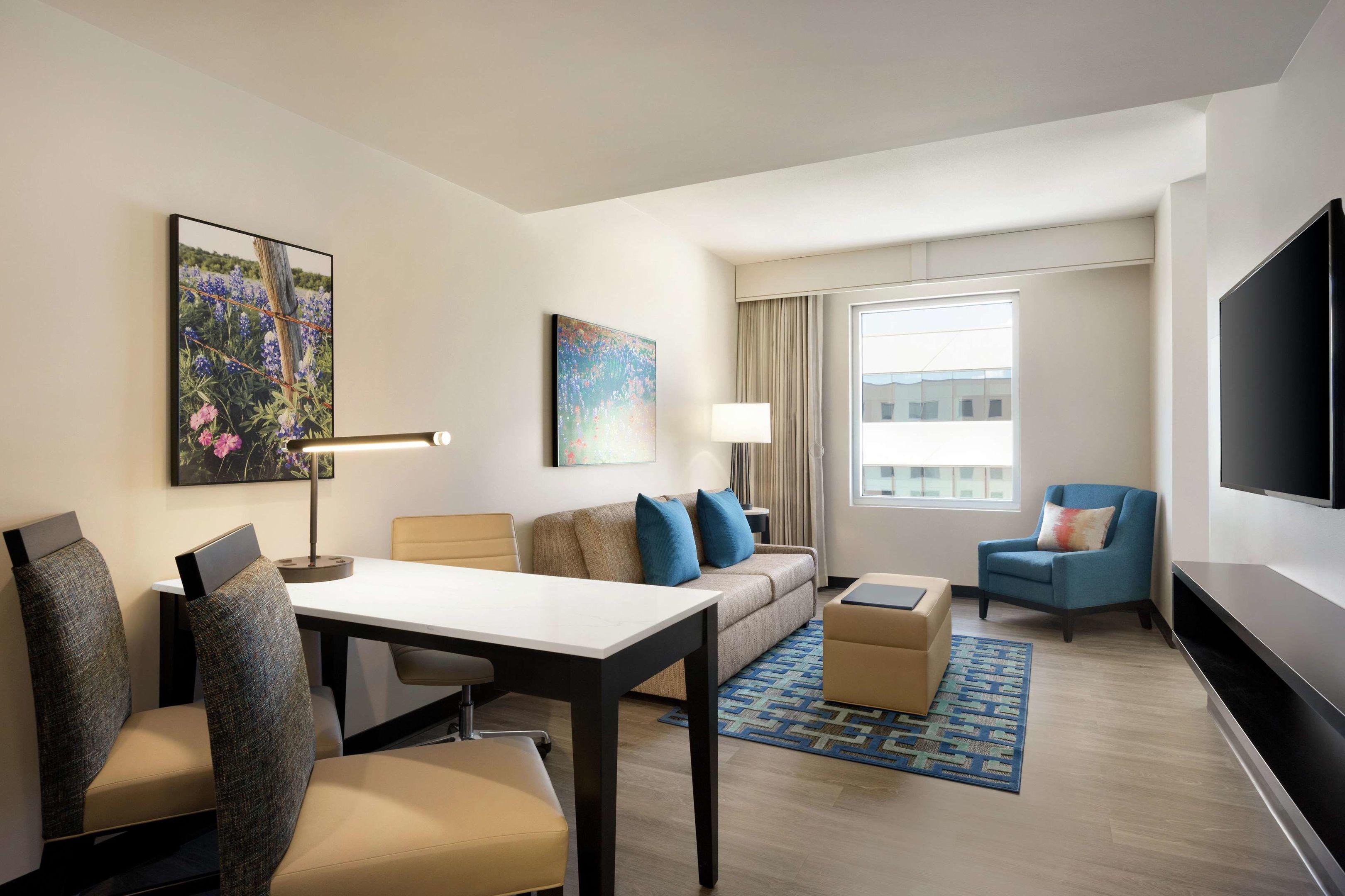 Embassy Suites by Hilton San Antonio Landmark — photo 4