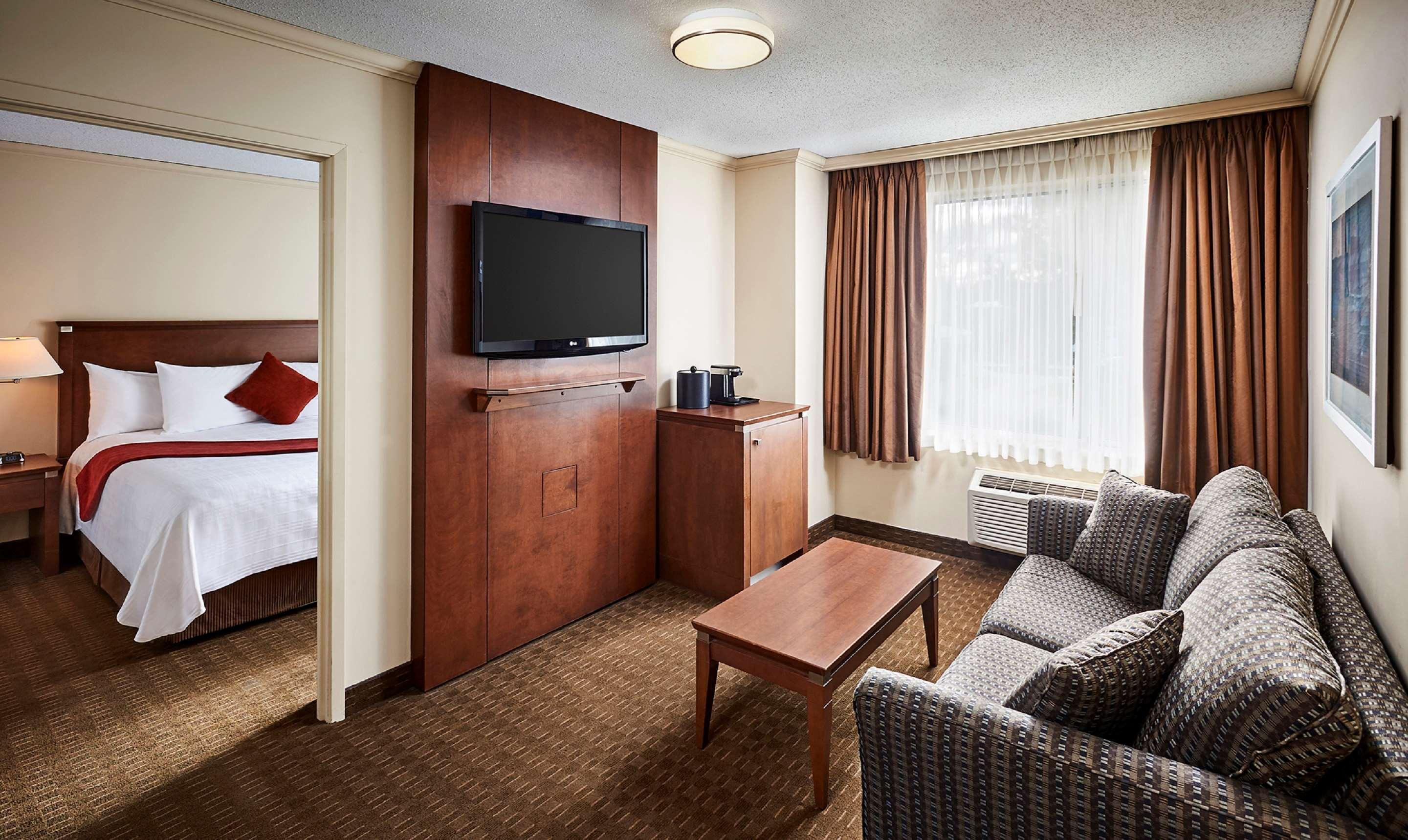 Best Western Plus Guildwood Inn — photo 3